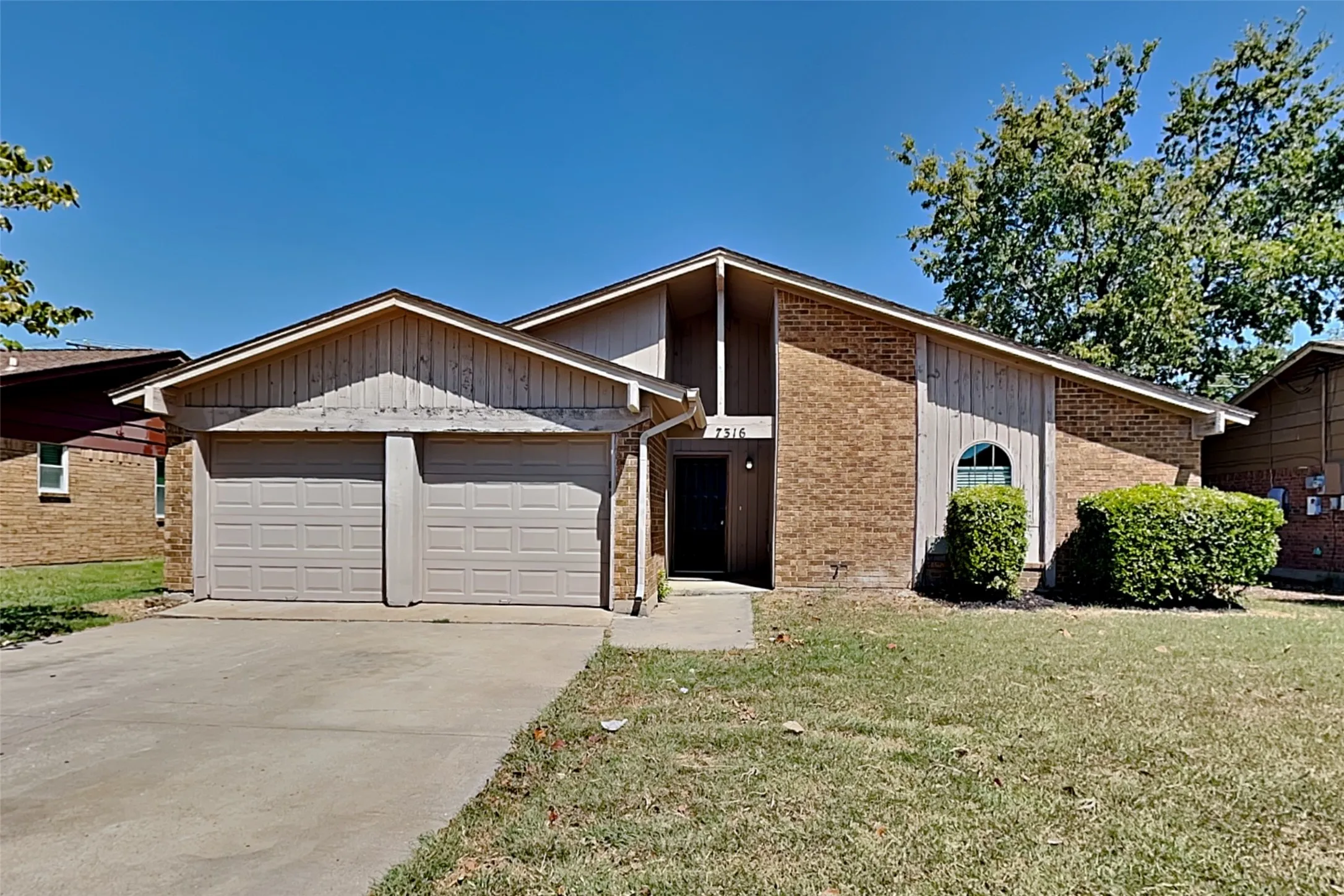 Single Family Residence For Rent in Tarrant County , 7316 Echo Hill Drive, Watauga, Texas 76148, 3 Bedroom, 2 Bathroom, 2 Garage spaces, 1,290 Sqft, built in 1979, mls#21360997, Real Estate Agent in Watauga, Homes For Rent in Tarrant county, Homes For Rent in Watauga, Realtor in Watauga Texas, Real Estate Brokerage Independent Realty Texas, Luminita Cordes Realtor