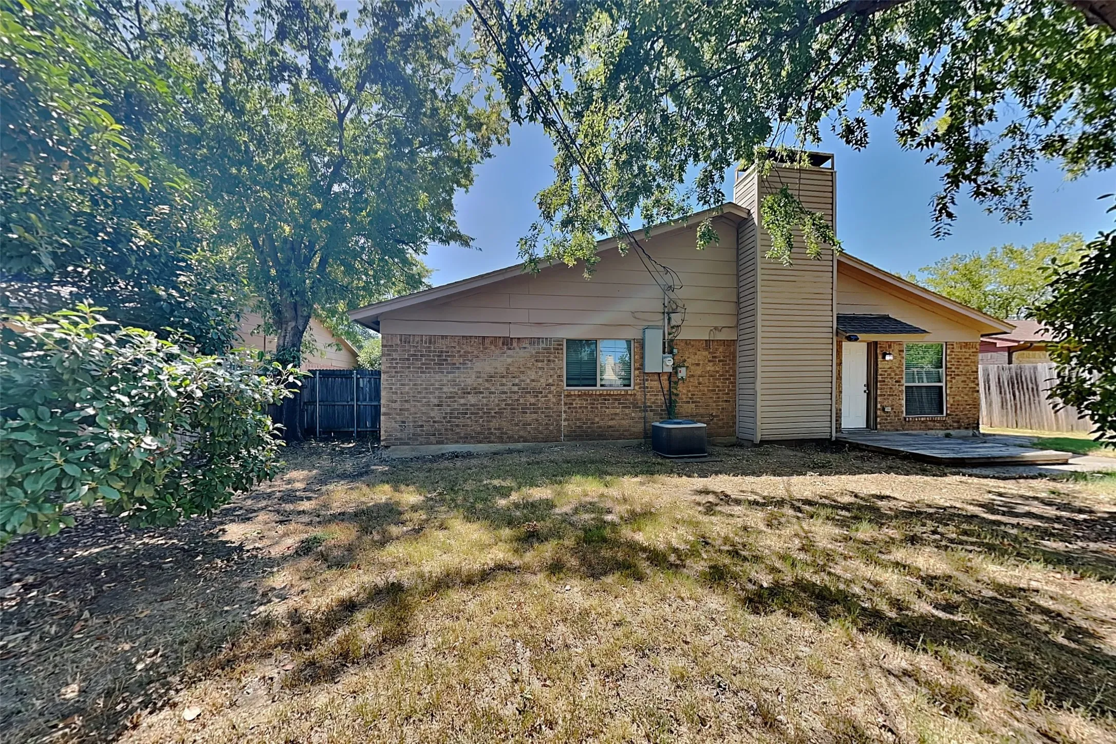 Single Family Residence For Rent in Tarrant County , 7316 Echo Hill Drive, Watauga, Texas 76148, 3 Bedroom, 2 Bathroom, 2 Garage spaces, 1,290 Sqft, built in 1979, mls#21360997, Real Estate Agent in Watauga, Homes For Rent in Tarrant county, Homes For Rent in Watauga, Realtor in Watauga Texas, Real Estate Brokerage Independent Realty Texas, Luminita Cordes Realtor