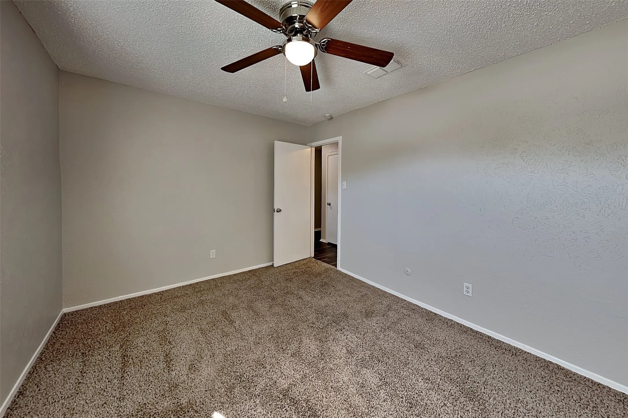 Single Family Residence For Rent in Tarrant County , 7316 Echo Hill Drive, Watauga, Texas 76148, 3 Bedroom, 2 Bathroom, 2 Garage spaces, 1,290 Sqft, built in 1979, mls#21360997, Real Estate Agent in Watauga, Homes For Rent in Tarrant county, Homes For Rent in Watauga, Realtor in Watauga Texas, Real Estate Brokerage Independent Realty Texas, Luminita Cordes Realtor