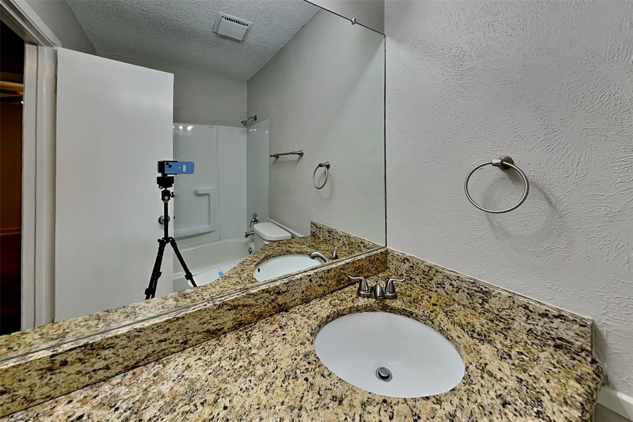 Single Family Residence For Rent in Tarrant County , 7316 Echo Hill Drive, Watauga, Texas 76148, 3 Bedroom, 2 Bathroom, 2 Garage spaces, 1,290 Sqft, built in 1979, mls#21360997, Real Estate Agent in Watauga, Homes For Rent in Tarrant county, Homes For Rent in Watauga, Realtor in Watauga Texas, Real Estate Brokerage Independent Realty Texas, Luminita Cordes Realtor