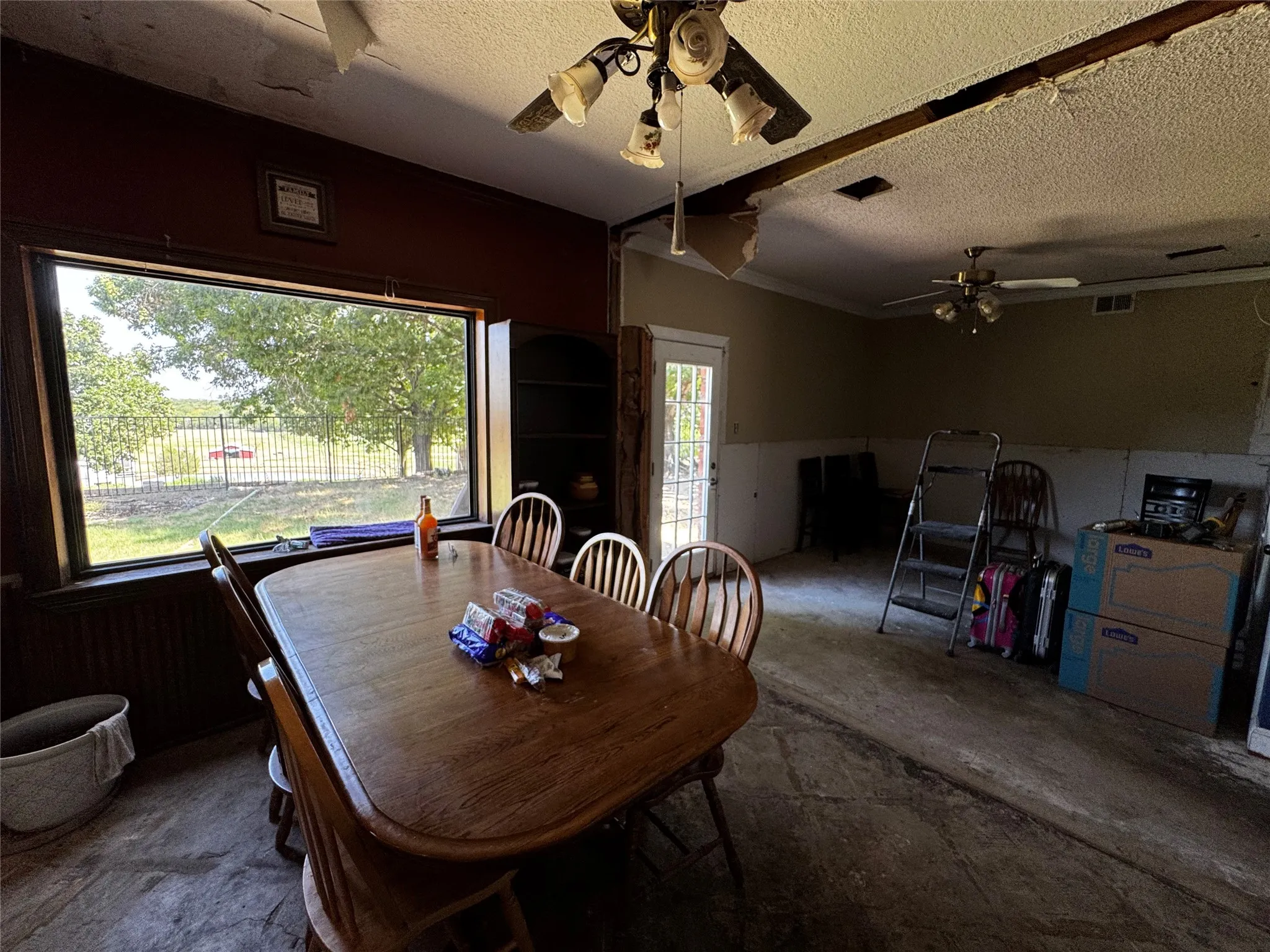 Single Family Residence For Sale in Dallas County , 363 town east, Sunnyvale, Texas 75182, 6 Bedroom, 4 Bathroom, Garage spaces, 4,318 Sqft, built in 1983, mls#21354948, Real Estate Agent in Sunnyvale, Homes For Sale in Dallas county, Homes For Sale in Sunnyvale, Realtor in Sunnyvale Texas, Real Estate Brokerage Independent Realty Texas, Luminita Cordes Realtor
