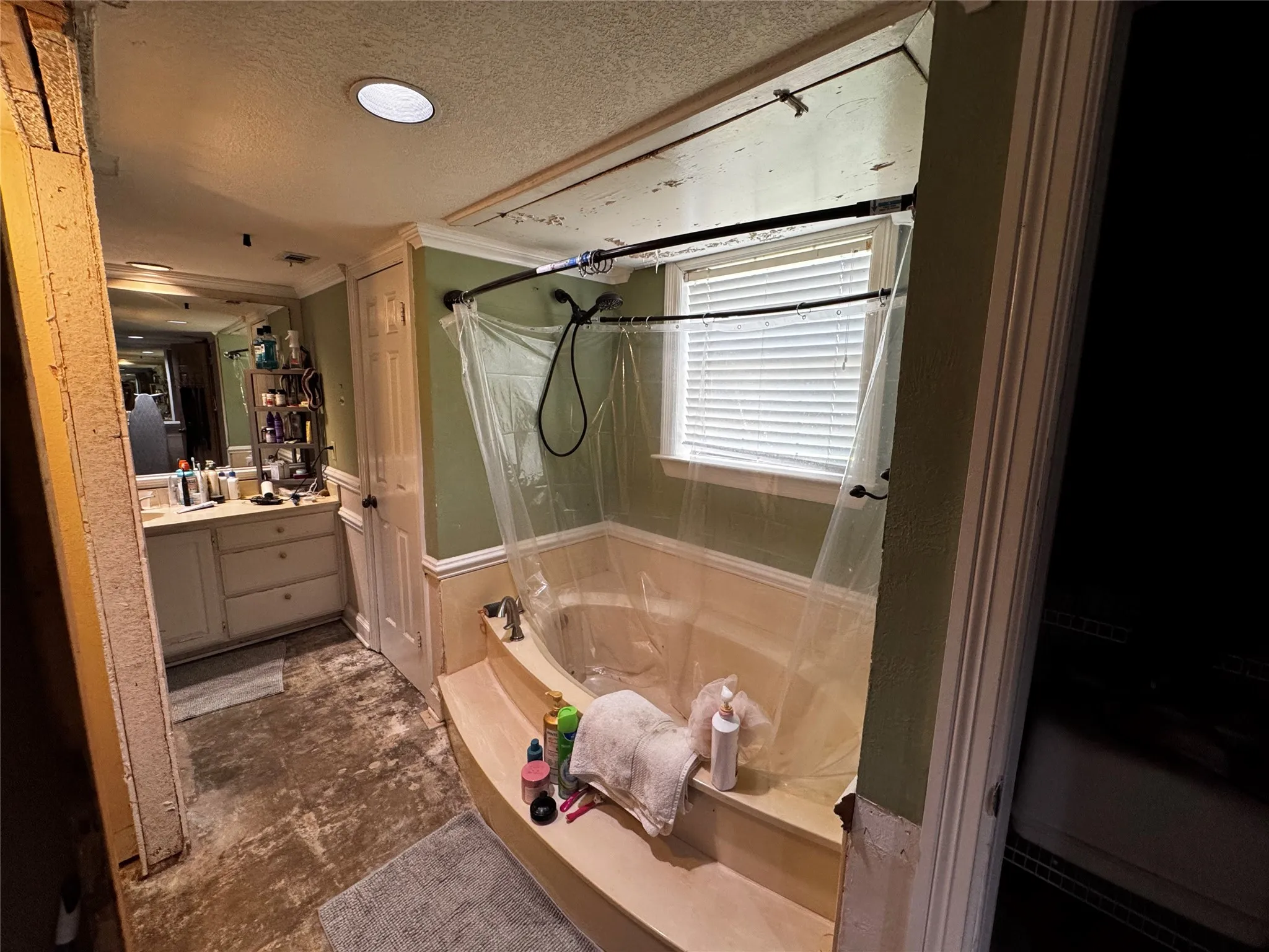 Single Family Residence For Sale in Dallas County , 363 town east, Sunnyvale, Texas 75182, 6 Bedroom, 4 Bathroom, Garage spaces, 4,318 Sqft, built in 1983, mls#21354948, Real Estate Agent in Sunnyvale, Homes For Sale in Dallas county, Homes For Sale in Sunnyvale, Realtor in Sunnyvale Texas, Real Estate Brokerage Independent Realty Texas, Luminita Cordes Realtor