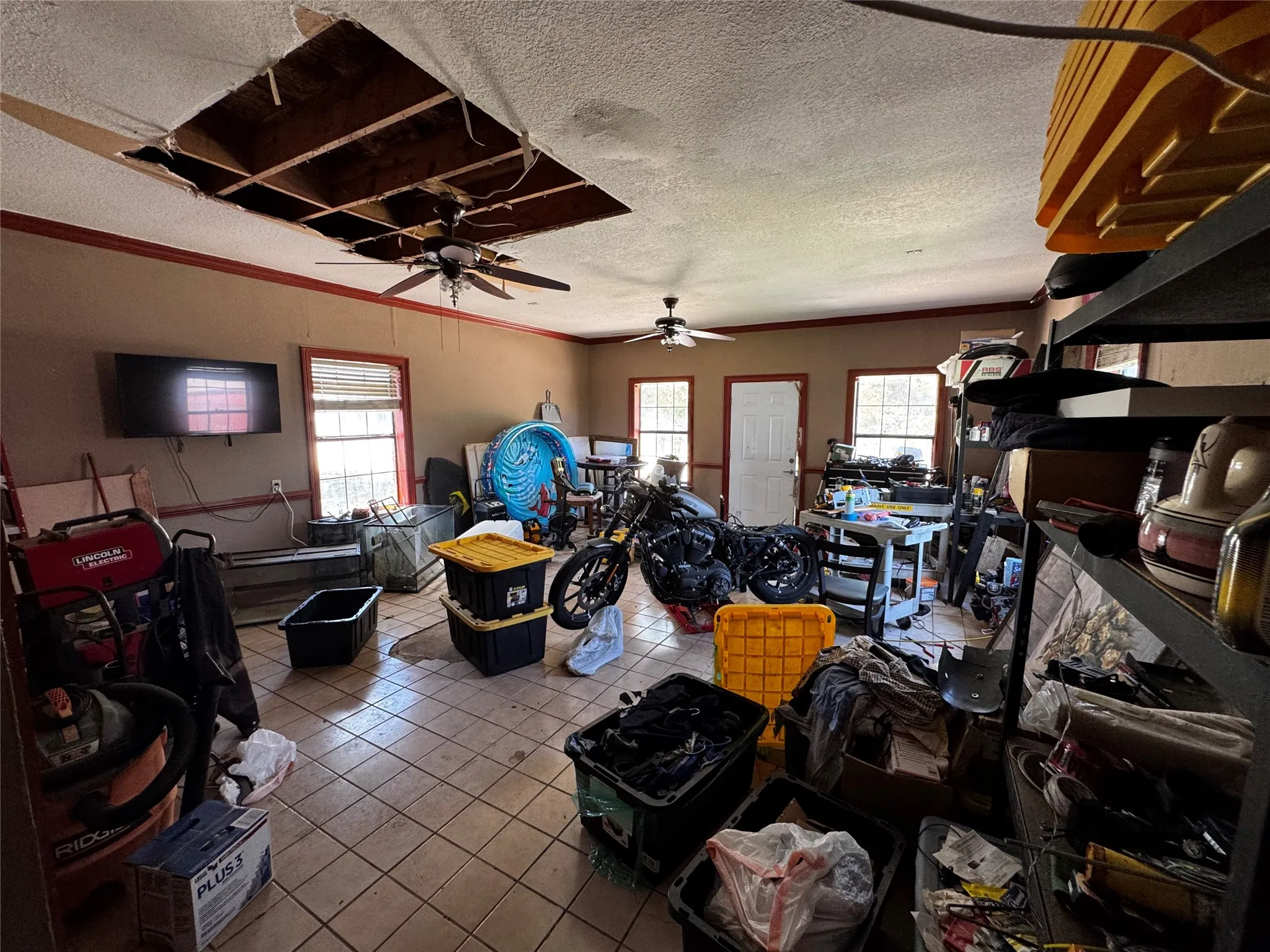 Single Family Residence For Sale in Dallas County , 363 town east, Sunnyvale, Texas 75182, 6 Bedroom, 4 Bathroom, Garage spaces, 4,318 Sqft, built in 1983, mls#21354948, Real Estate Agent in Sunnyvale, Homes For Sale in Dallas county, Homes For Sale in Sunnyvale, Realtor in Sunnyvale Texas, Real Estate Brokerage Independent Realty Texas, Luminita Cordes Realtor