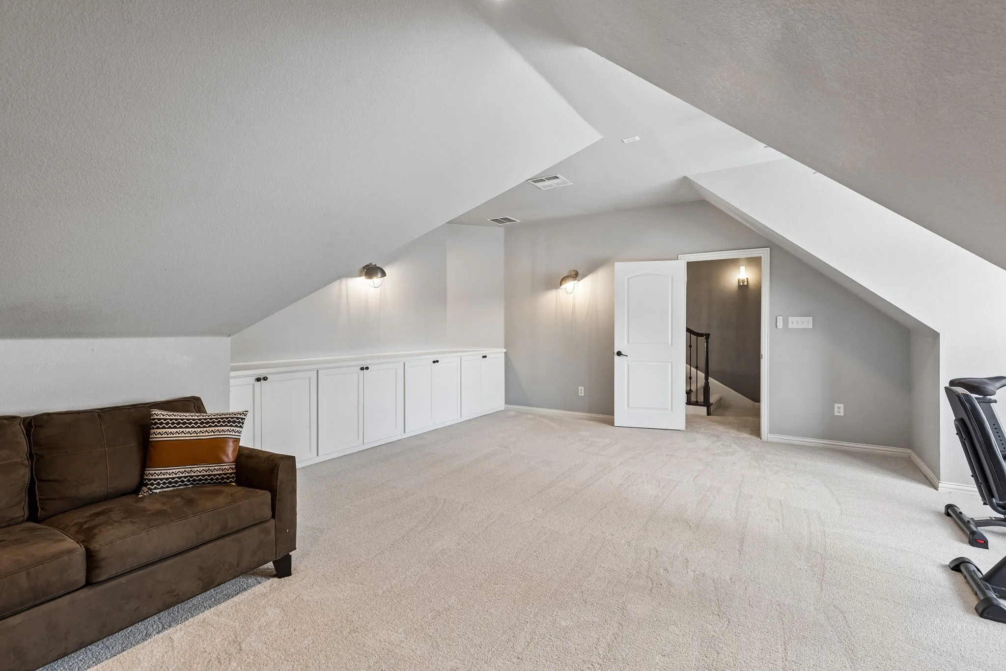 Single Family Residence For Sale in Tarrant County , 1411 Ashmore Court, Keller, Texas 76248, 4 Bedroom, 4 Bathroom, 2 Garage spaces, 3,254 Sqft, built in 2005, mls#21359751, Real Estate Agent in Keller, Homes For Sale in Tarrant county, Homes For Sale in Keller, Realtor in Keller Texas, Real Estate Brokerage Independent Realty Texas, Luminita Cordes Realtor