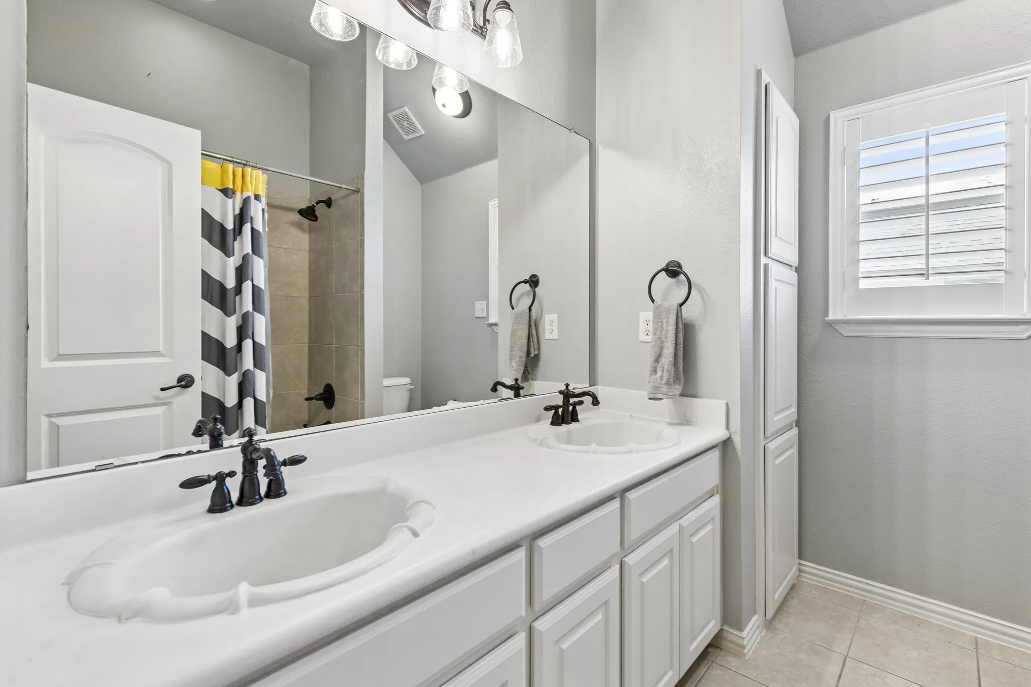 Single Family Residence For Sale in Tarrant County , 1411 Ashmore Court, Keller, Texas 76248, 4 Bedroom, 4 Bathroom, 2 Garage spaces, 3,254 Sqft, built in 2005, mls#21359751, Real Estate Agent in Keller, Homes For Sale in Tarrant county, Homes For Sale in Keller, Realtor in Keller Texas, Real Estate Brokerage Independent Realty Texas, Luminita Cordes Realtor