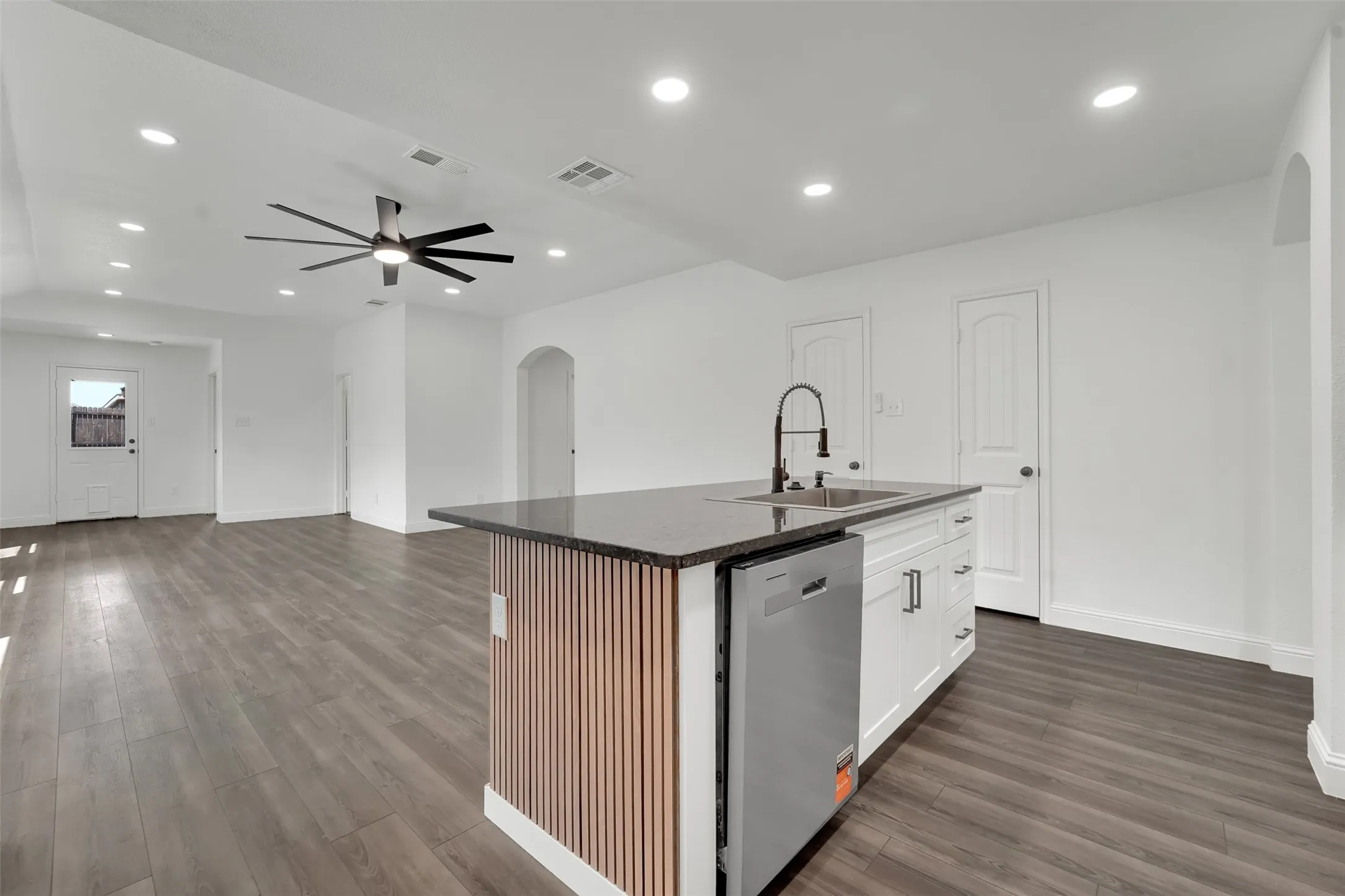 Single Family Residence For Sale in Collin County , 1810 Prairie View Drive, Princeton, Texas 75407, 4 Bedroom, 3 Bathroom, 2 Garage spaces, 1,901 Sqft, built in 2015, mls#21360438, Real Estate Agent in Princeton, Homes For Sale in Collin county, Homes For Sale in Princeton, Realtor in Princeton Texas, Real Estate Brokerage Independent Realty Texas, Luminita Cordes Realtor