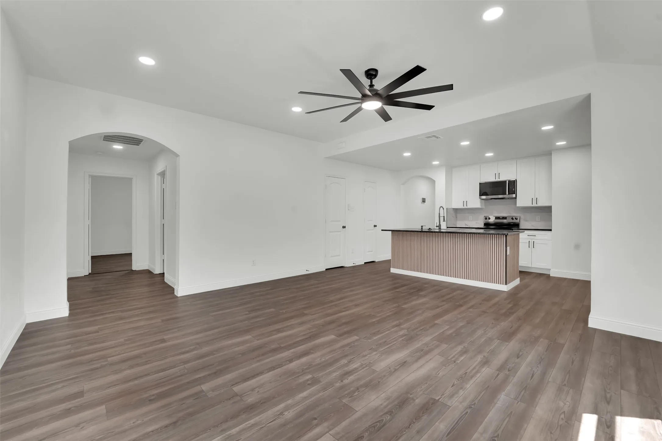 Single Family Residence For Rent in Collin County , 1810 Prairie View Drive, Princeton, Texas 75407, 4 Bedroom, 3 Bathroom, 2 Garage spaces, 1,901 Sqft, built in 2015, Price $2,350, mls#21360331, Real Estate Agent in Princeton, Homes For Rent in Collin county, Homes For Rent in Princeton, Realtor in Princeton Texas, Real Estate Brokerage Independent Realty Texas, Luminita Cordes Realtor