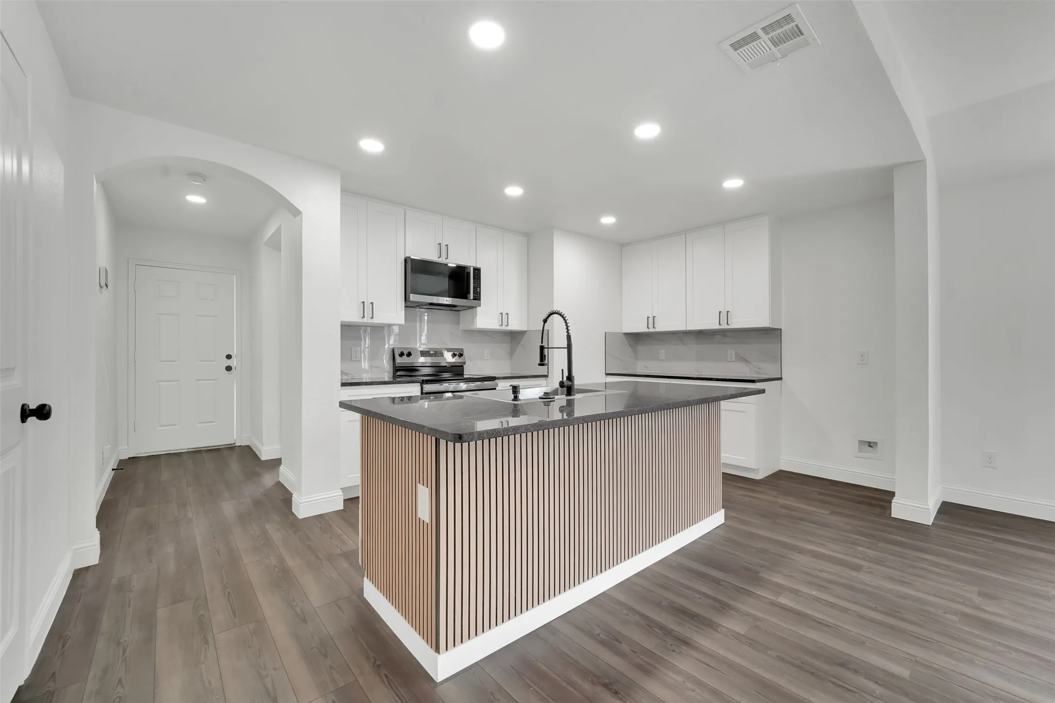 Single Family Residence For Rent in Collin County , 1810 Prairie View Drive, Princeton, Texas 75407, 4 Bedroom, 3 Bathroom, 2 Garage spaces, 1,901 Sqft, built in 2015, Price $2,350, mls#21360331, Real Estate Agent in Princeton, Homes For Rent in Collin county, Homes For Rent in Princeton, Realtor in Princeton Texas, Real Estate Brokerage Independent Realty Texas, Luminita Cordes Realtor