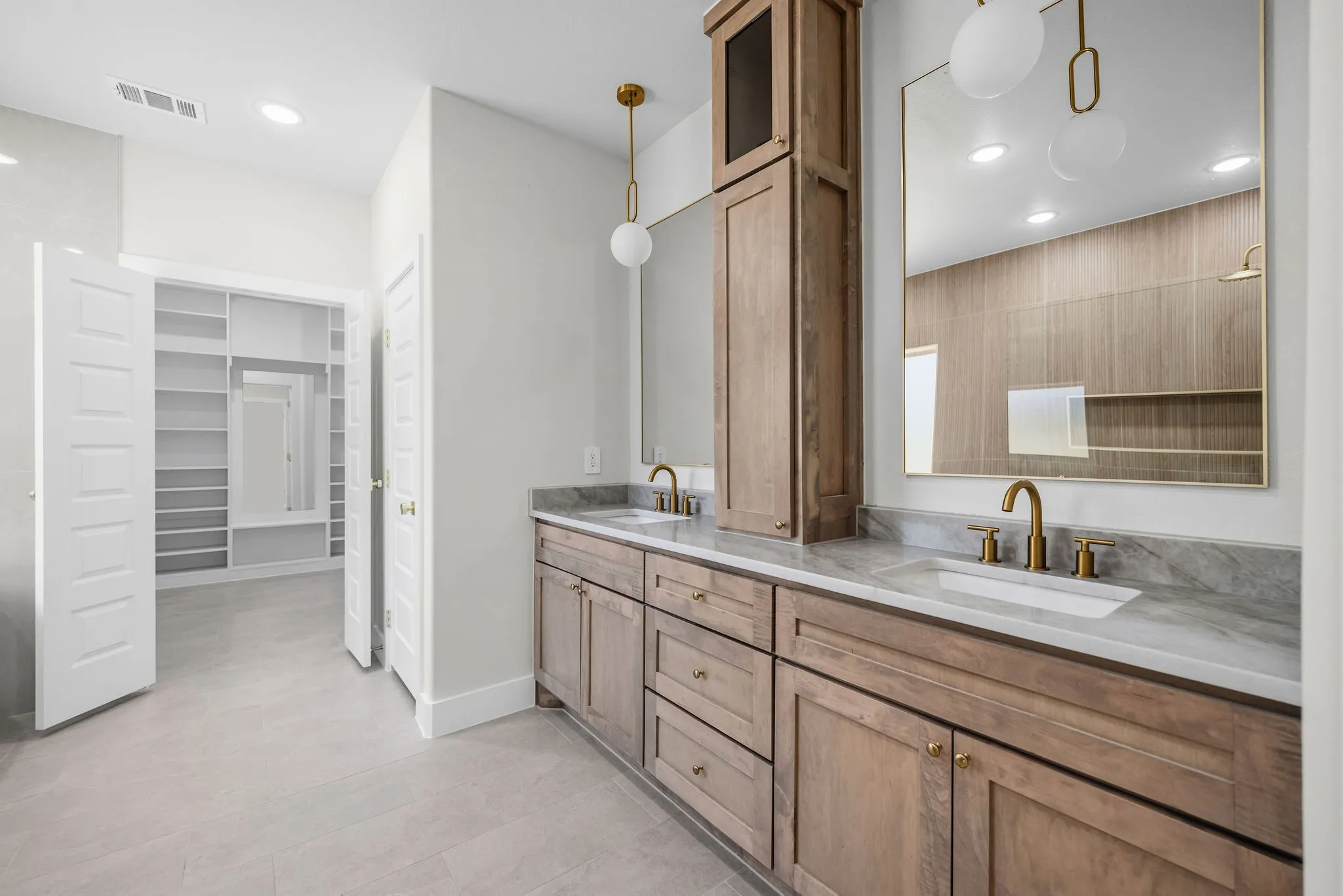 Single Family Residence For Sale in Tarrant County , 705 Cliff Street, Fort Worth, Texas 76164, 4 Bedroom, 2 Bathroom, 2 Garage spaces, 1,950 Sqft, built in 2026, mls#21360591, Real Estate Agent in Fort Worth, Homes For Sale in Tarrant county, Homes For Sale in Fort Worth, Realtor in Fort Worth Texas, Real Estate Brokerage Independent Realty Texas, Luminita Cordes Realtor