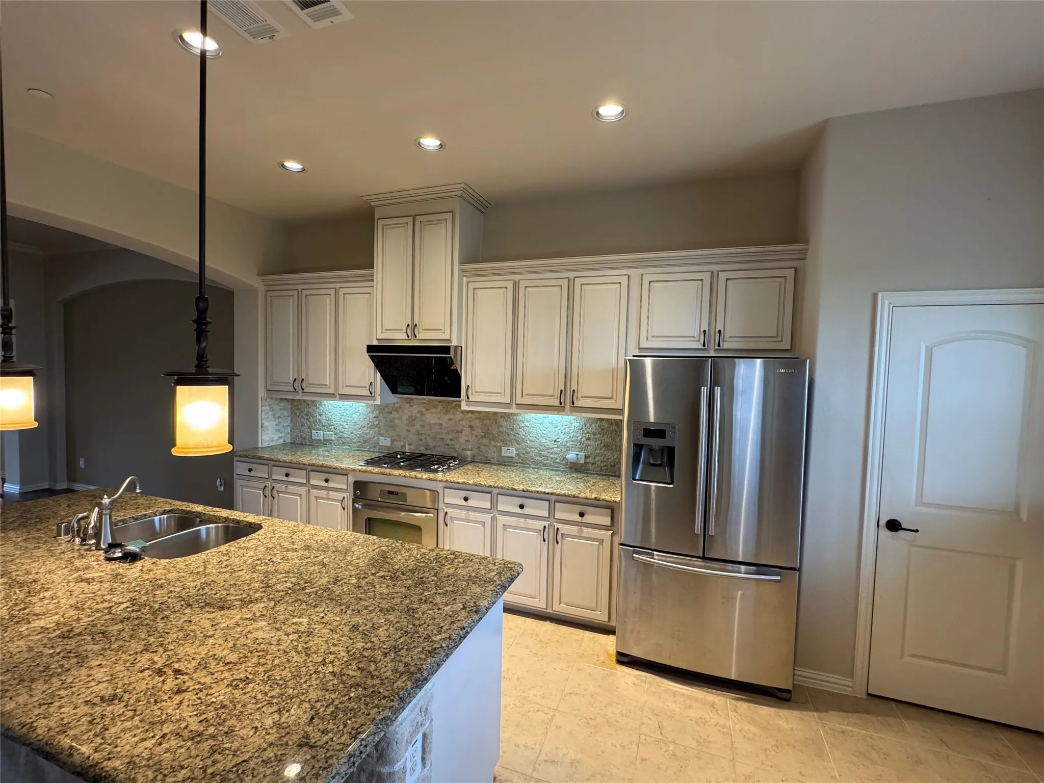 Townhouse For Rent in Dallas County , 6464 Naples Drive, Irving, Texas 75039, 3 Bedroom, 4 Bathroom, 2 Garage spaces, 3,133 Sqft, built in 2012, mls#21360658, Real Estate Agent in Irving, Homes For Rent in Dallas county, Homes For Rent in Irving, Realtor in Irving Texas, Real Estate Brokerage Independent Realty Texas, Luminita Cordes Realtor