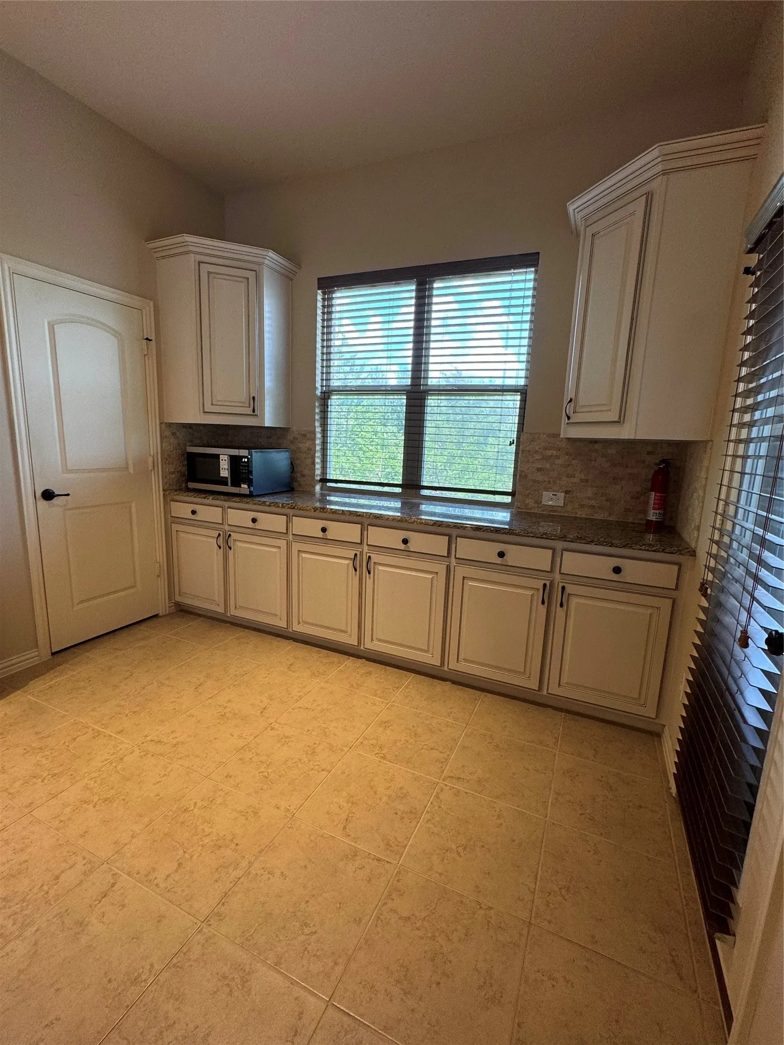 Townhouse For Rent in Dallas County , 6464 Naples Drive, Irving, Texas 75039, 3 Bedroom, 4 Bathroom, 2 Garage spaces, 3,133 Sqft, built in 2012, mls#21360658, Real Estate Agent in Irving, Homes For Rent in Dallas county, Homes For Rent in Irving, Realtor in Irving Texas, Real Estate Brokerage Independent Realty Texas, Luminita Cordes Realtor