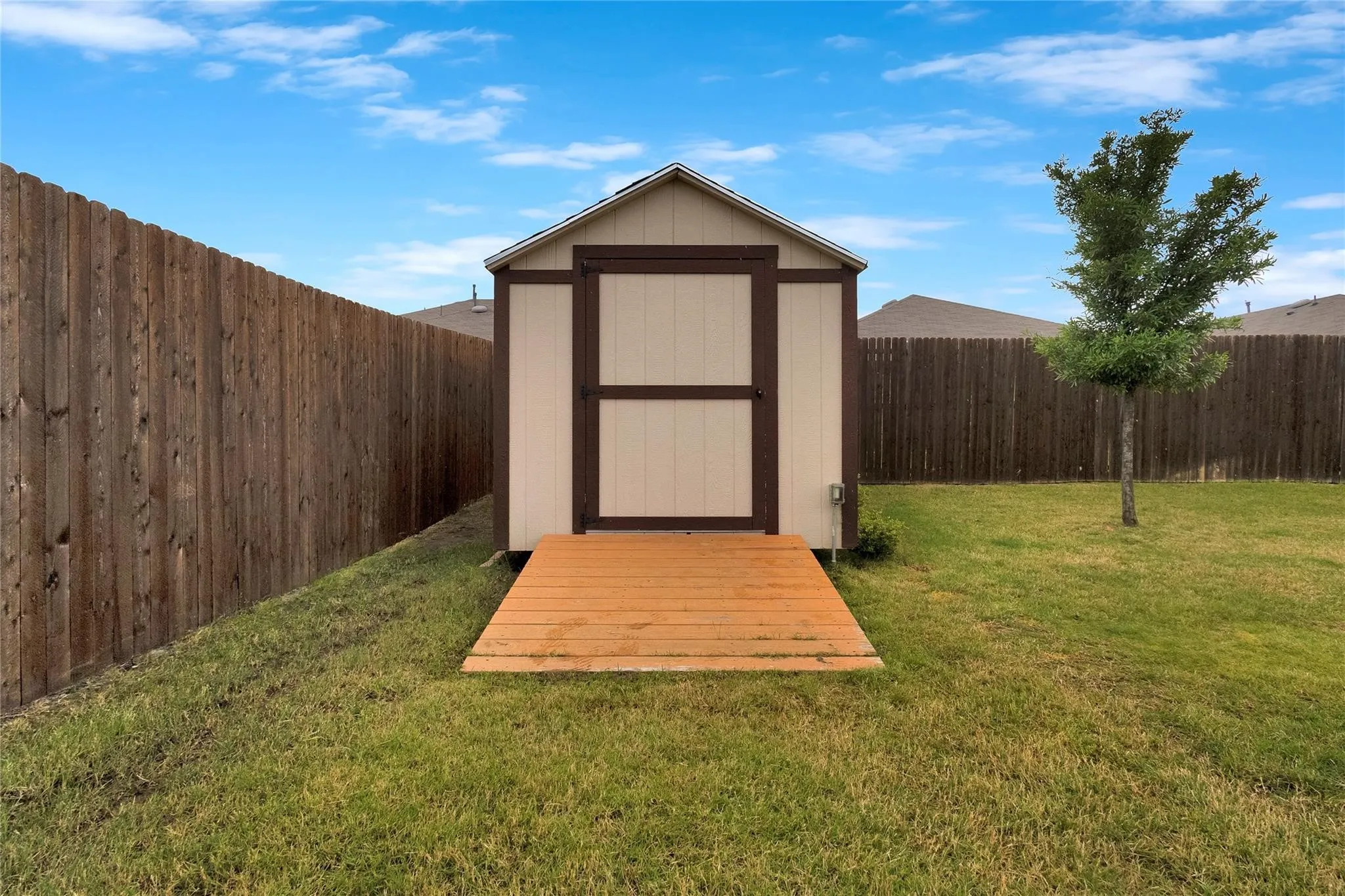 Single Family Residence For Sale in Hunt County , 3223 Buttonbush Drive, Royse City, Texas 75189, 4 Bedroom, 2 Bathroom, 2 Garage spaces, 1,948 Sqft, built in 2021, mls#21358270, Real Estate Agent in Royse City, Homes For Sale in Hunt county, Homes For Sale in Royse City, Realtor in Royse City Texas, Real Estate Brokerage Independent Realty Texas, Luminita Cordes Realtor
