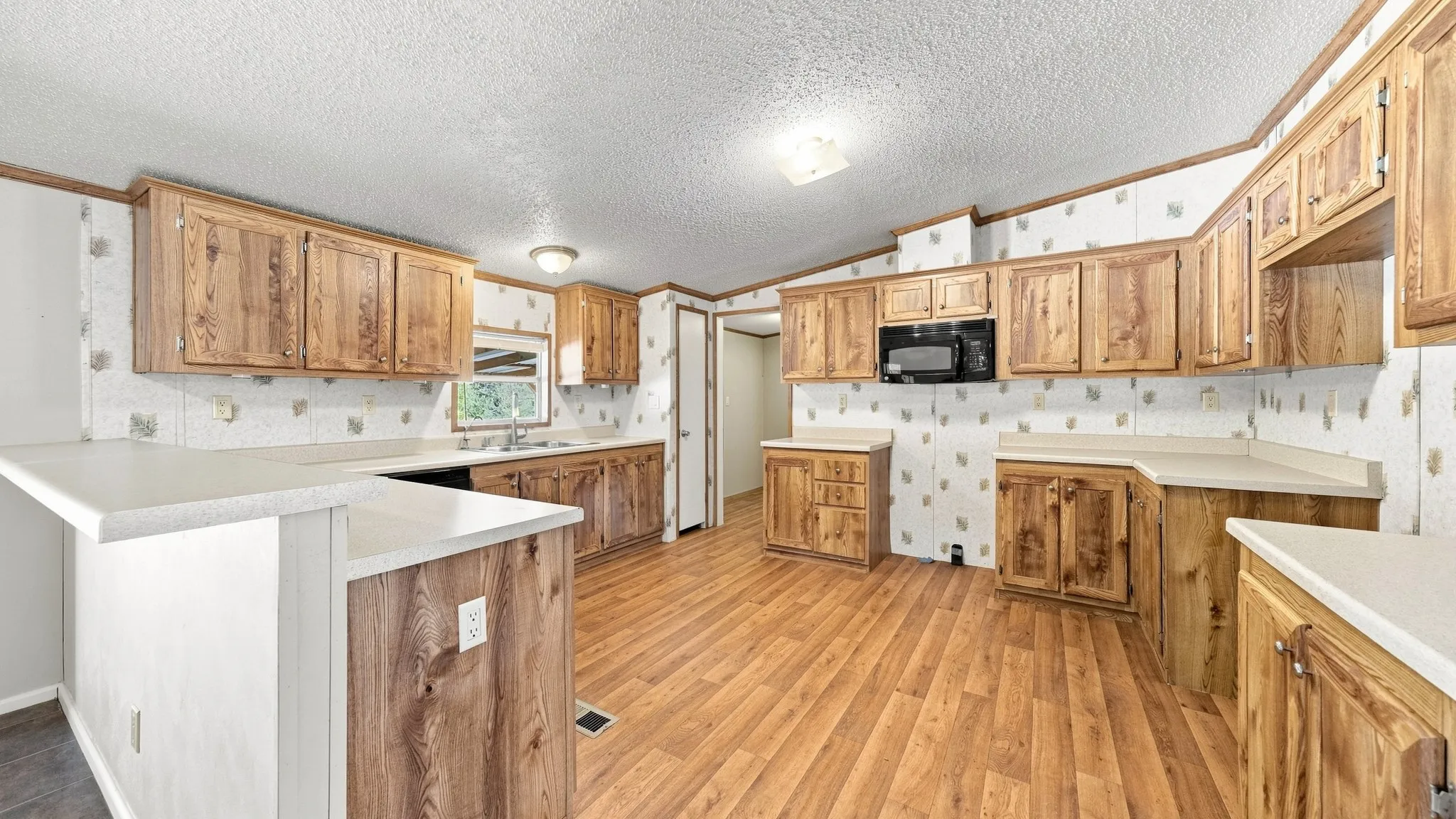 Manufactured Home For Sale in Parker County , 110 Draper Drive, Springtown, Texas 76082, 4 Bedroom, 2 Bathroom, Garage spaces, 2,432 Sqft, built in 2006, mls#21332187, Real Estate Agent in Springtown, Homes For Sale in Parker county, Homes For Sale in Springtown, Realtor in Springtown Texas, Real Estate Brokerage Independent Realty Texas, Luminita Cordes Realtor