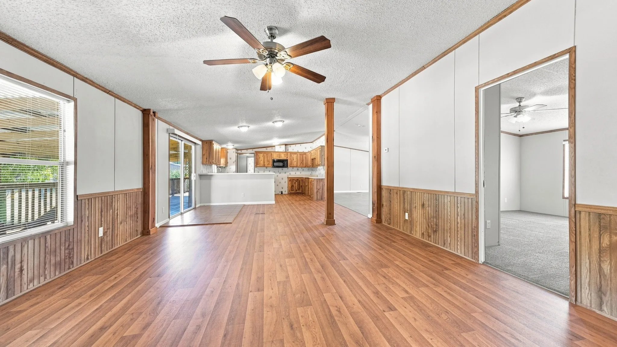 Manufactured Home For Sale in Parker County , 110 Draper Drive, Springtown, Texas 76082, 4 Bedroom, 2 Bathroom, Garage spaces, 2,432 Sqft, built in 2006, mls#21332187, Real Estate Agent in Springtown, Homes For Sale in Parker county, Homes For Sale in Springtown, Realtor in Springtown Texas, Real Estate Brokerage Independent Realty Texas, Luminita Cordes Realtor