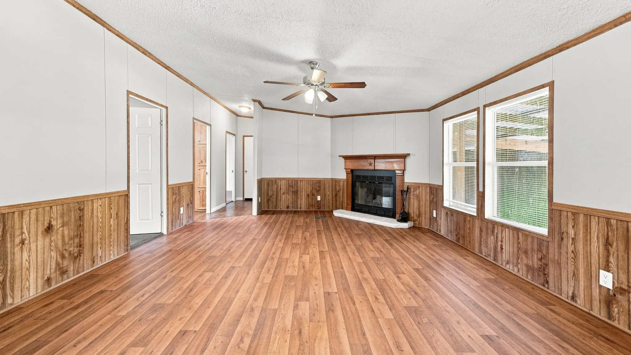 Manufactured Home For Sale in Parker County , 110 Draper Drive, Springtown, Texas 76082, 4 Bedroom, 2 Bathroom, Garage spaces, 2,432 Sqft, built in 2006, mls#21332187, Real Estate Agent in Springtown, Homes For Sale in Parker county, Homes For Sale in Springtown, Realtor in Springtown Texas, Real Estate Brokerage Independent Realty Texas, Luminita Cordes Realtor