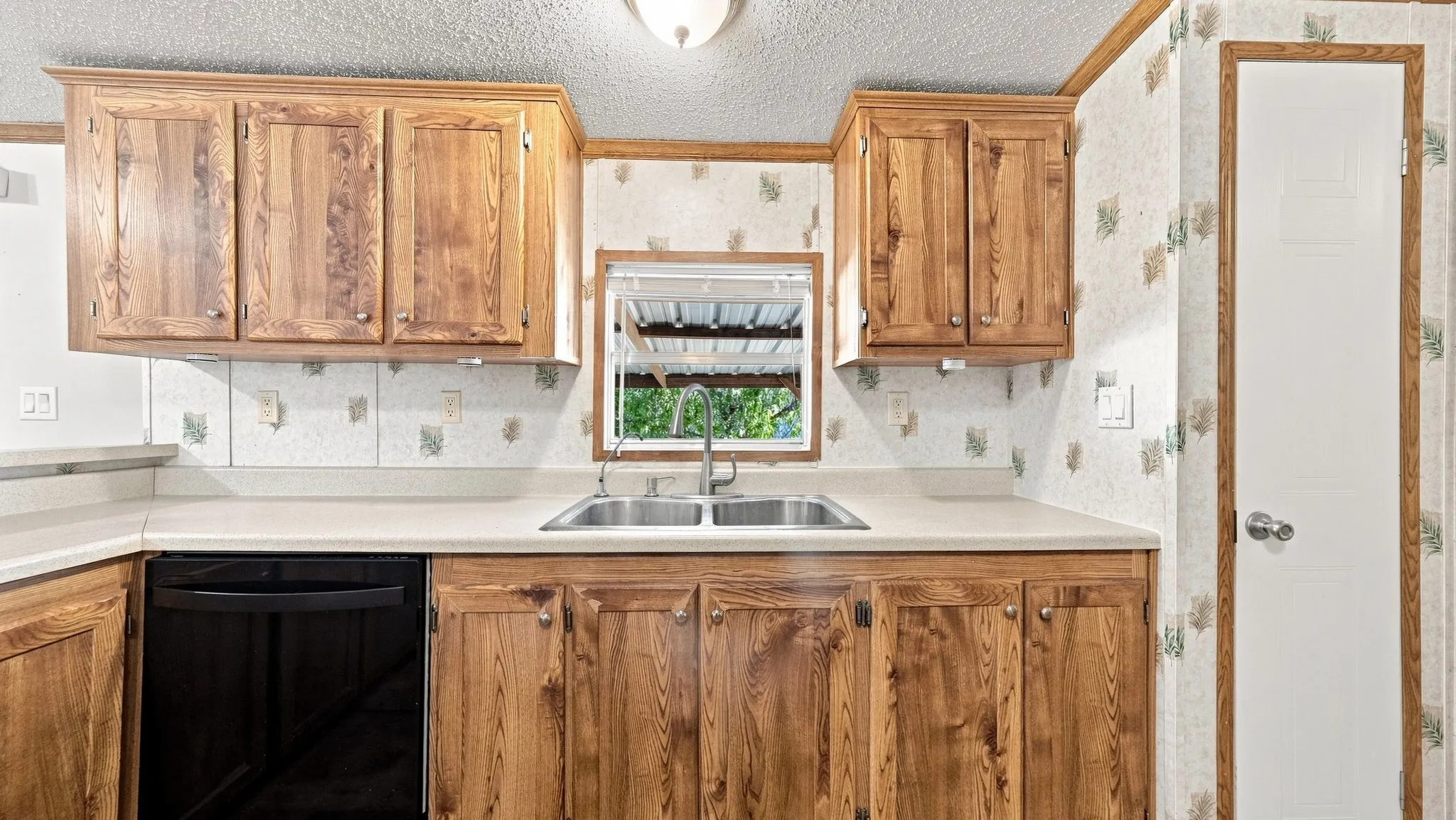 Manufactured Home For Sale in Parker County , 110 Draper Drive, Springtown, Texas 76082, 4 Bedroom, 2 Bathroom, Garage spaces, 2,432 Sqft, built in 2006, mls#21332187, Real Estate Agent in Springtown, Homes For Sale in Parker county, Homes For Sale in Springtown, Realtor in Springtown Texas, Real Estate Brokerage Independent Realty Texas, Luminita Cordes Realtor