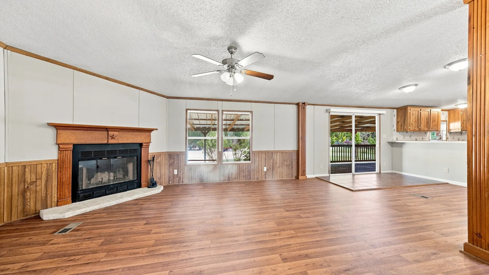 Manufactured Home For Sale in Parker County , 110 Draper Drive, Springtown, Texas 76082, 4 Bedroom, 2 Bathroom, Garage spaces, 2,432 Sqft, built in 2006, mls#21332187, Real Estate Agent in Springtown, Homes For Sale in Parker county, Homes For Sale in Springtown, Realtor in Springtown Texas, Real Estate Brokerage Independent Realty Texas, Luminita Cordes Realtor