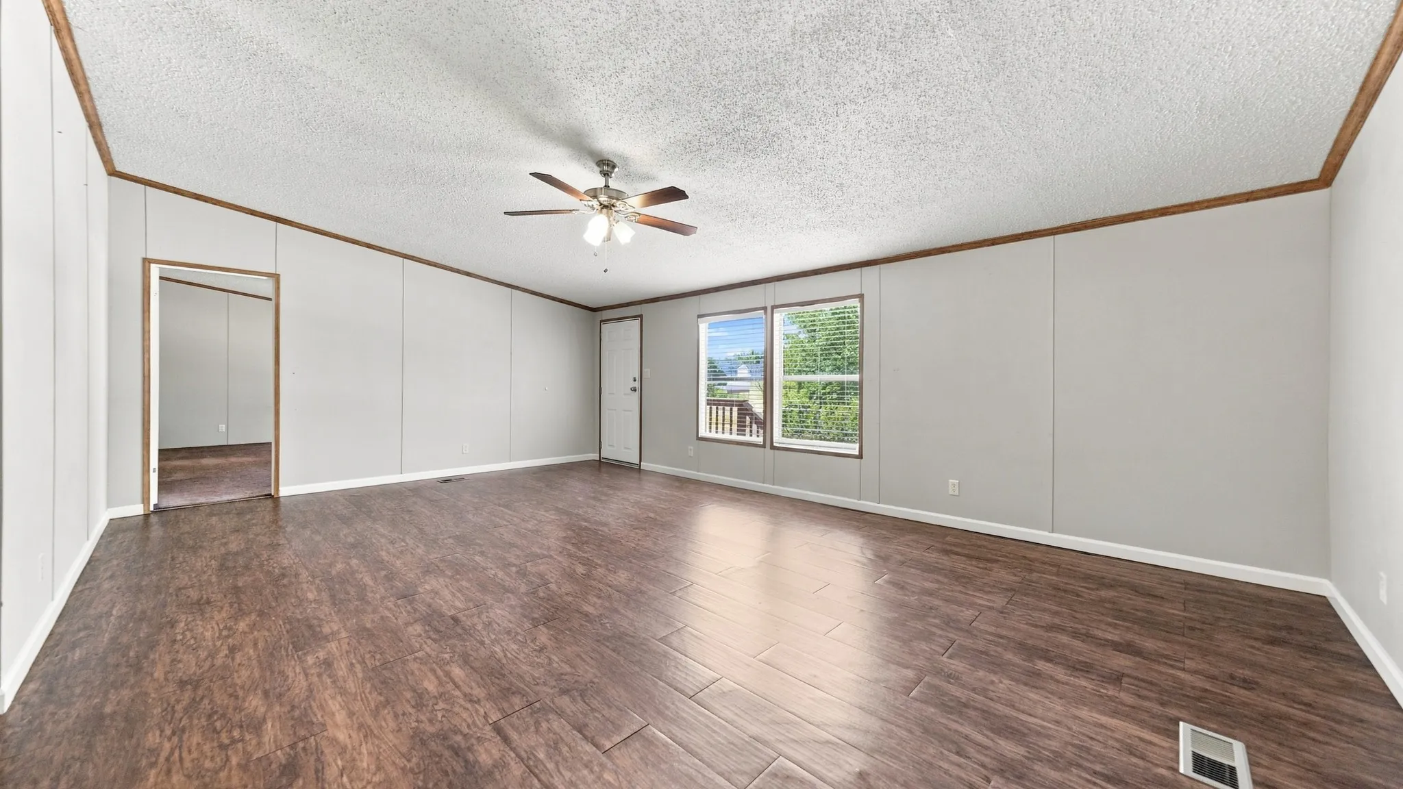 Manufactured Home For Sale in Parker County , 110 Draper Drive, Springtown, Texas 76082, 4 Bedroom, 2 Bathroom, Garage spaces, 2,432 Sqft, built in 2006, mls#21332187, Real Estate Agent in Springtown, Homes For Sale in Parker county, Homes For Sale in Springtown, Realtor in Springtown Texas, Real Estate Brokerage Independent Realty Texas, Luminita Cordes Realtor