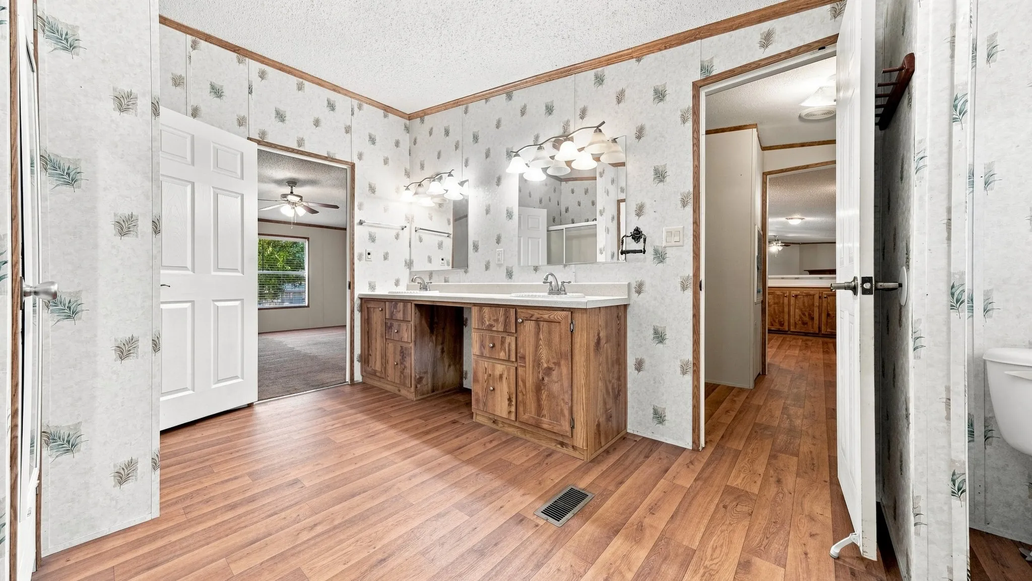 Manufactured Home For Sale in Parker County , 110 Draper Drive, Springtown, Texas 76082, 4 Bedroom, 2 Bathroom, Garage spaces, 2,432 Sqft, built in 2006, mls#21332187, Real Estate Agent in Springtown, Homes For Sale in Parker county, Homes For Sale in Springtown, Realtor in Springtown Texas, Real Estate Brokerage Independent Realty Texas, Luminita Cordes Realtor