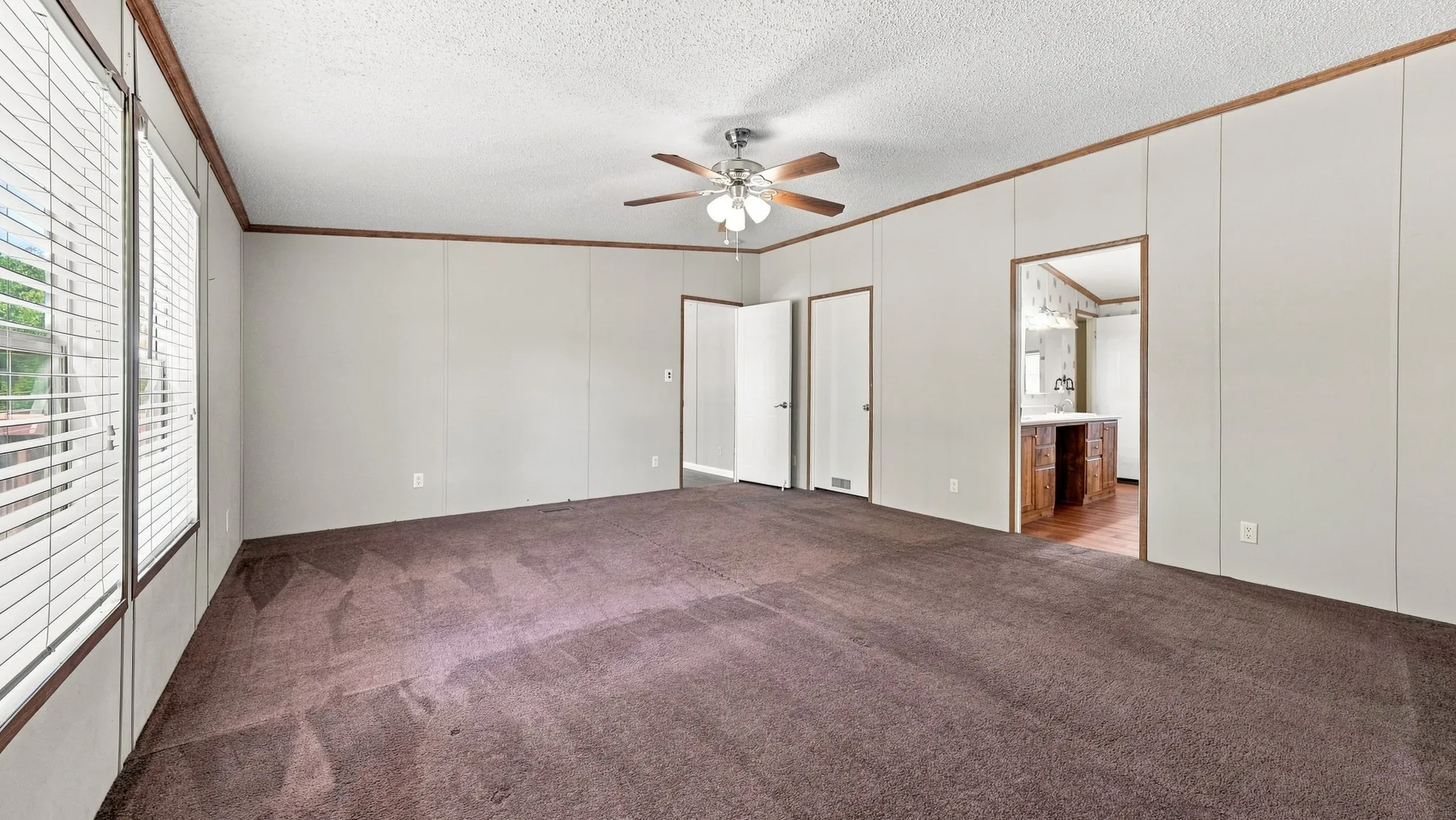 Manufactured Home For Sale in Parker County , 110 Draper Drive, Springtown, Texas 76082, 4 Bedroom, 2 Bathroom, Garage spaces, 2,432 Sqft, built in 2006, mls#21332187, Real Estate Agent in Springtown, Homes For Sale in Parker county, Homes For Sale in Springtown, Realtor in Springtown Texas, Real Estate Brokerage Independent Realty Texas, Luminita Cordes Realtor