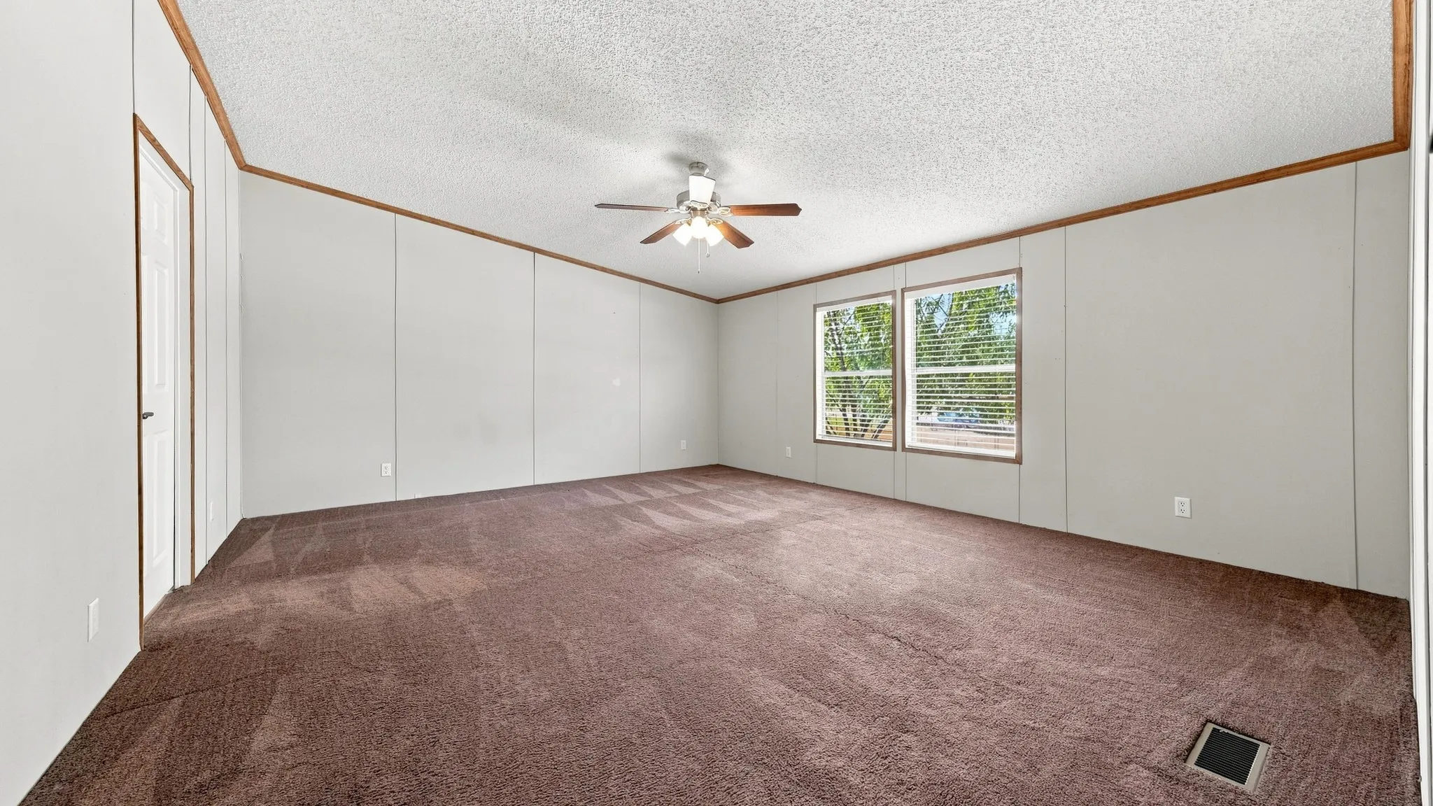 Manufactured Home For Sale in Parker County , 110 Draper Drive, Springtown, Texas 76082, 4 Bedroom, 2 Bathroom, Garage spaces, 2,432 Sqft, built in 2006, mls#21332187, Real Estate Agent in Springtown, Homes For Sale in Parker county, Homes For Sale in Springtown, Realtor in Springtown Texas, Real Estate Brokerage Independent Realty Texas, Luminita Cordes Realtor