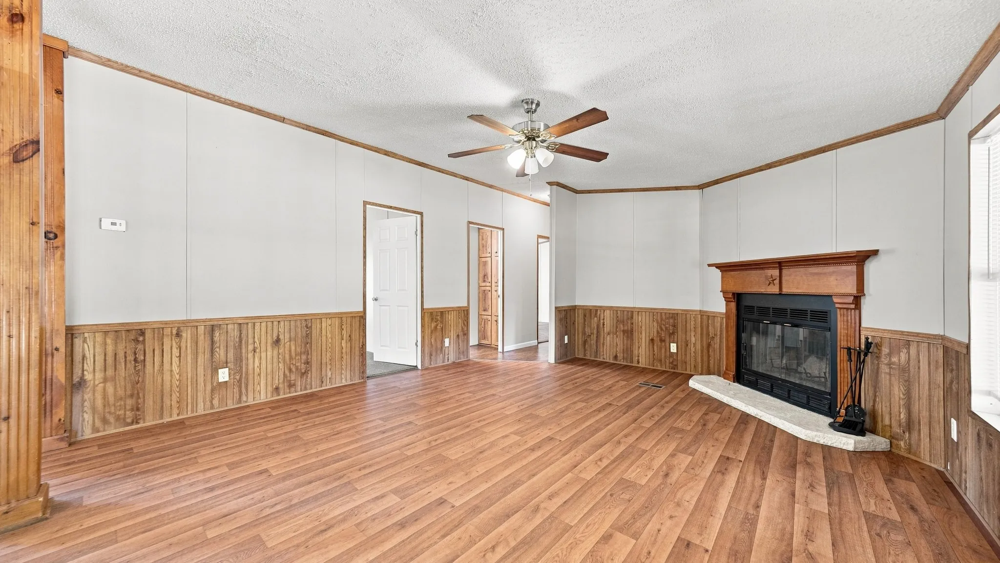 Manufactured Home For Sale in Parker County , 110 Draper Drive, Springtown, Texas 76082, 4 Bedroom, 2 Bathroom, Garage spaces, 2,432 Sqft, built in 2006, mls#21332187, Real Estate Agent in Springtown, Homes For Sale in Parker county, Homes For Sale in Springtown, Realtor in Springtown Texas, Real Estate Brokerage Independent Realty Texas, Luminita Cordes Realtor