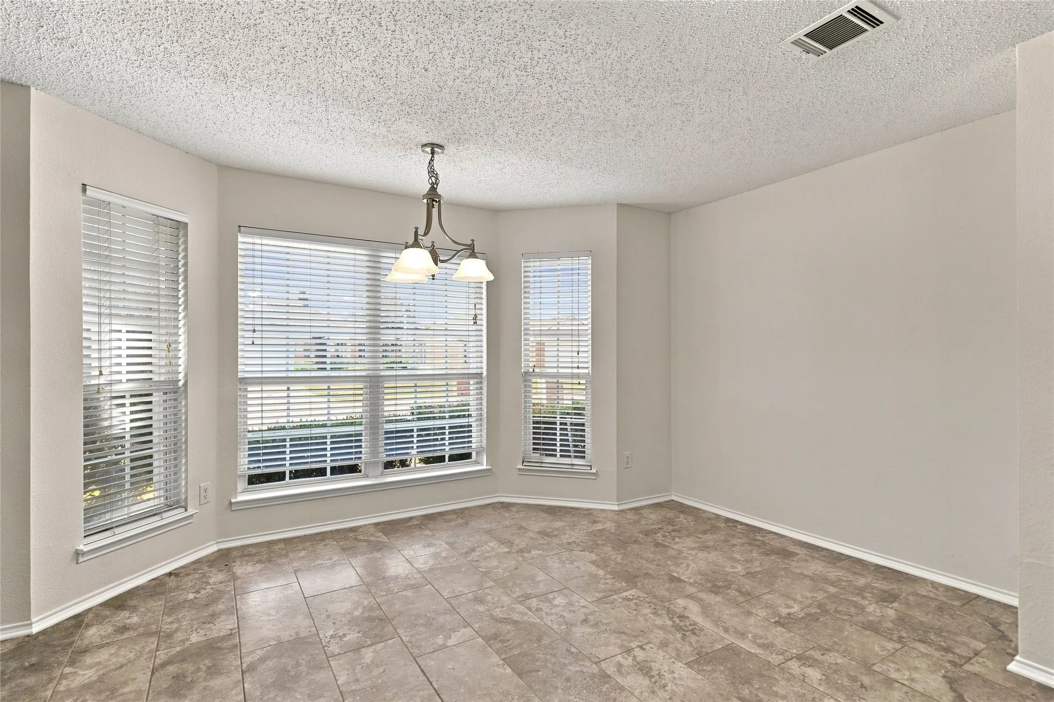 Single Family Residence For Sale in Collin County , 9900 Carter Drive, Mc Kinney, Texas 75072, 3 Bedroom, 2 Bathroom, 2 Garage spaces, 1,811 Sqft, built in 2003, mls#21356587, Real Estate Agent in Mc Kinney, Homes For Sale in Collin county, Homes For Sale in Mc Kinney, Realtor in Mc Kinney Texas, Real Estate Brokerage Independent Realty Texas, Luminita Cordes Realtor