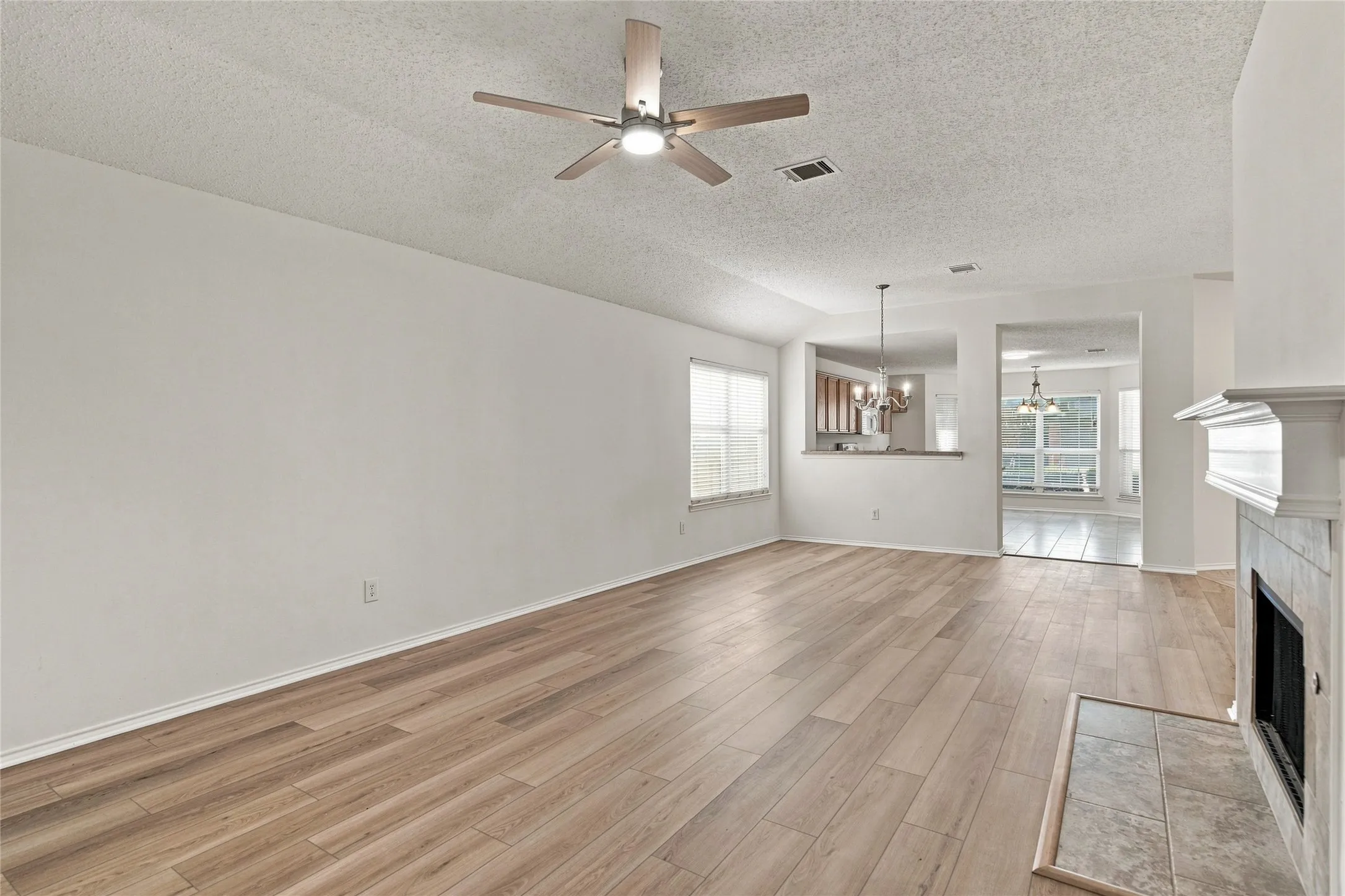 Single Family Residence For Sale in Collin County , 9900 Carter Drive, Mc Kinney, Texas 75072, 3 Bedroom, 2 Bathroom, 2 Garage spaces, 1,811 Sqft, built in 2003, mls#21356587, Real Estate Agent in Mc Kinney, Homes For Sale in Collin county, Homes For Sale in Mc Kinney, Realtor in Mc Kinney Texas, Real Estate Brokerage Independent Realty Texas, Luminita Cordes Realtor