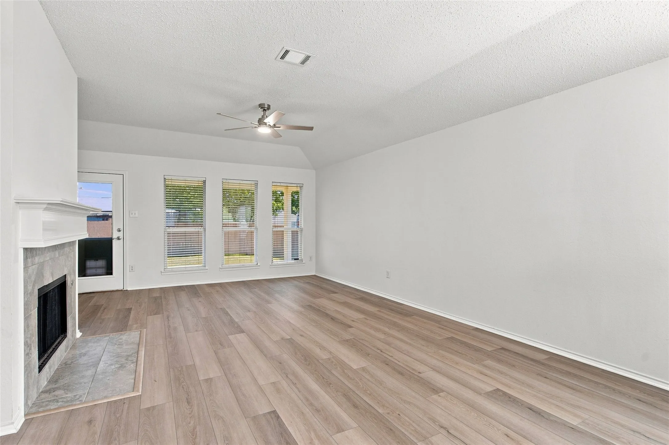 Single Family Residence For Sale in Collin County , 9900 Carter Drive, Mc Kinney, Texas 75072, 3 Bedroom, 2 Bathroom, 2 Garage spaces, 1,811 Sqft, built in 2003, mls#21356587, Real Estate Agent in Mc Kinney, Homes For Sale in Collin county, Homes For Sale in Mc Kinney, Realtor in Mc Kinney Texas, Real Estate Brokerage Independent Realty Texas, Luminita Cordes Realtor