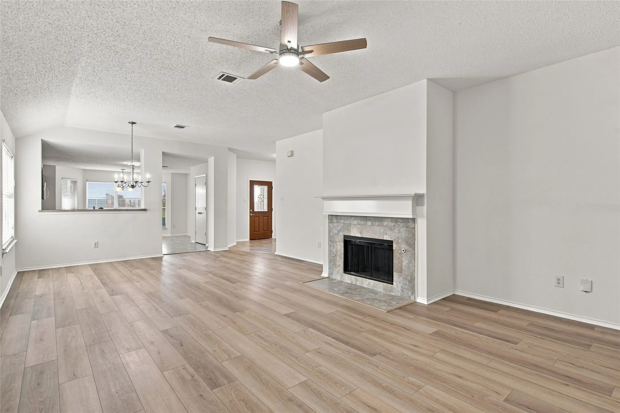 Single Family Residence For Sale in Collin County , 9900 Carter Drive, Mc Kinney, Texas 75072, 3 Bedroom, 2 Bathroom, 2 Garage spaces, 1,811 Sqft, built in 2003, mls#21356587, Real Estate Agent in Mc Kinney, Homes For Sale in Collin county, Homes For Sale in Mc Kinney, Realtor in Mc Kinney Texas, Real Estate Brokerage Independent Realty Texas, Luminita Cordes Realtor