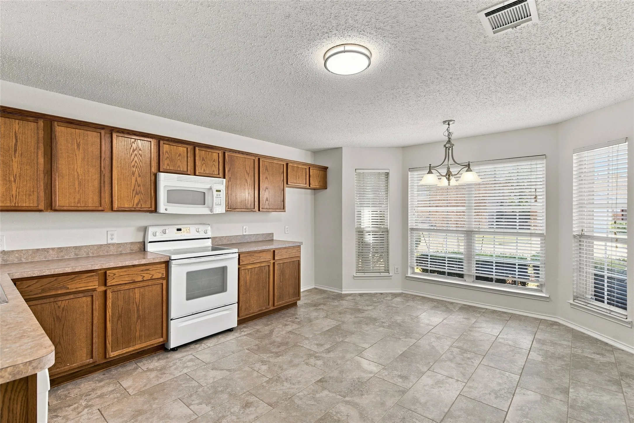 Single Family Residence For Sale in Collin County , 9900 Carter Drive, Mc Kinney, Texas 75072, 3 Bedroom, 2 Bathroom, 2 Garage spaces, 1,811 Sqft, built in 2003, mls#21356587, Real Estate Agent in Mc Kinney, Homes For Sale in Collin county, Homes For Sale in Mc Kinney, Realtor in Mc Kinney Texas, Real Estate Brokerage Independent Realty Texas, Luminita Cordes Realtor