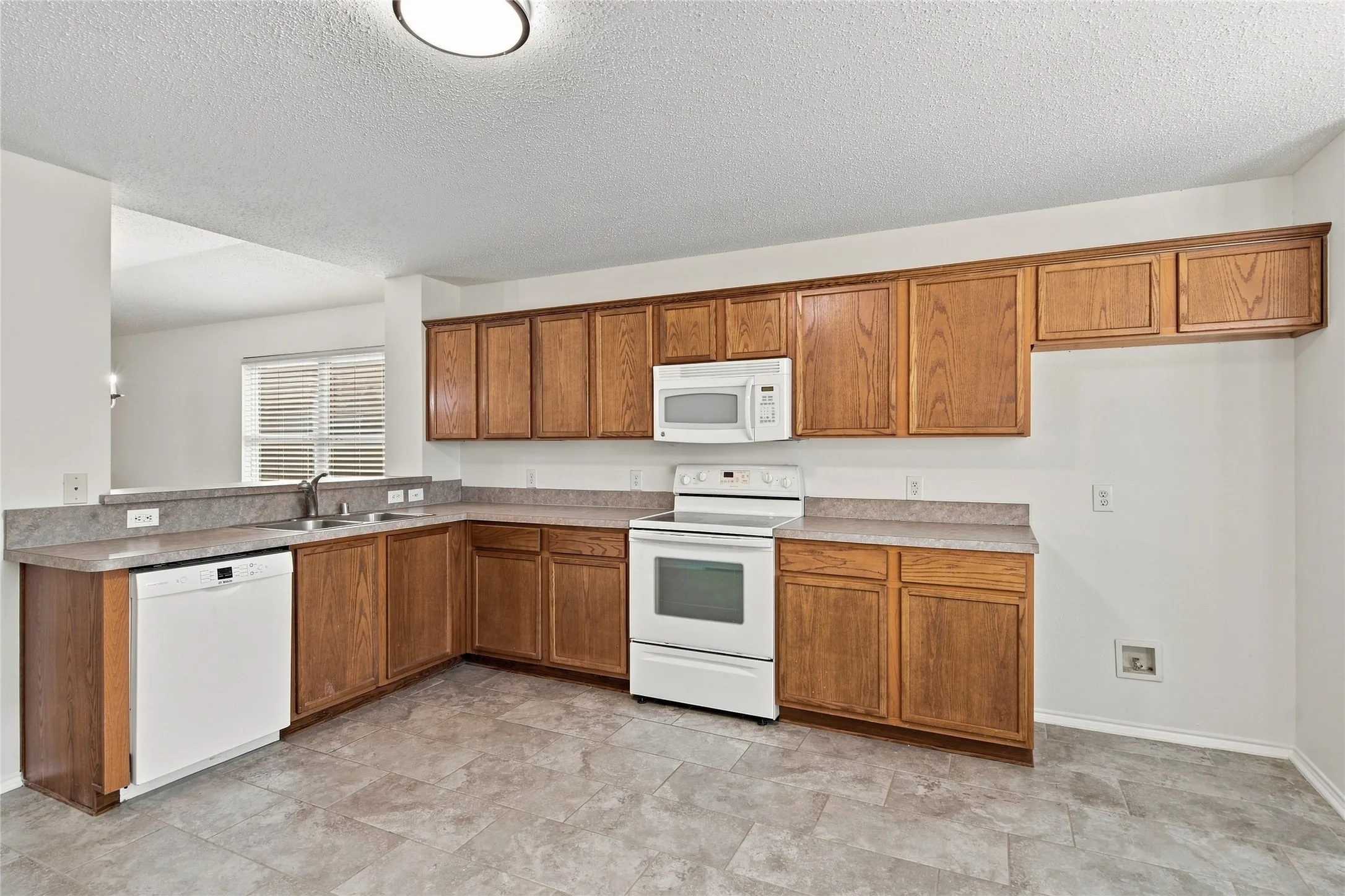Single Family Residence For Sale in Collin County , 9900 Carter Drive, Mc Kinney, Texas 75072, 3 Bedroom, 2 Bathroom, 2 Garage spaces, 1,811 Sqft, built in 2003, mls#21356587, Real Estate Agent in Mc Kinney, Homes For Sale in Collin county, Homes For Sale in Mc Kinney, Realtor in Mc Kinney Texas, Real Estate Brokerage Independent Realty Texas, Luminita Cordes Realtor