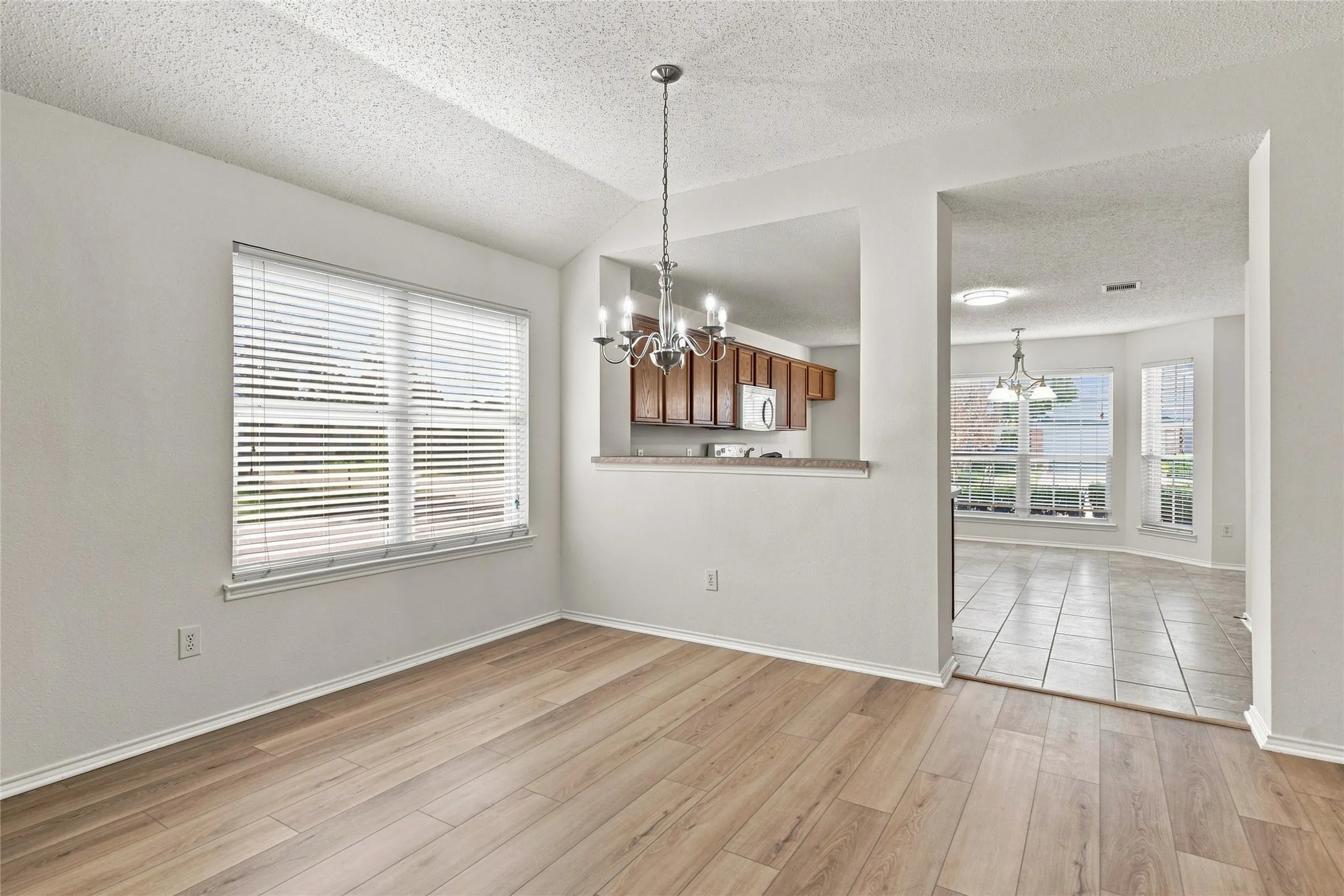 Single Family Residence For Sale in Collin County , 9900 Carter Drive, Mc Kinney, Texas 75072, 3 Bedroom, 2 Bathroom, 2 Garage spaces, 1,811 Sqft, built in 2003, mls#21356587, Real Estate Agent in Mc Kinney, Homes For Sale in Collin county, Homes For Sale in Mc Kinney, Realtor in Mc Kinney Texas, Real Estate Brokerage Independent Realty Texas, Luminita Cordes Realtor