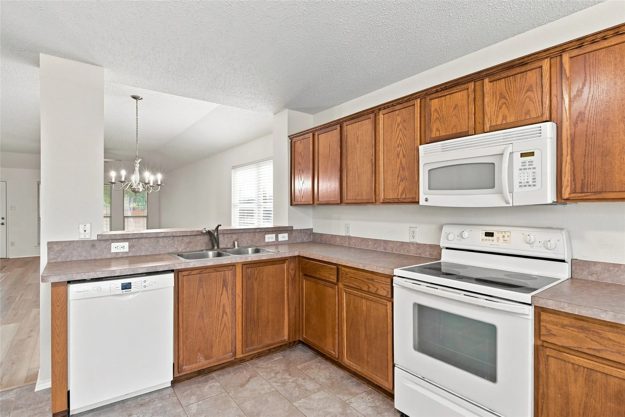 Single Family Residence For Sale in Collin County , 9900 Carter Drive, Mc Kinney, Texas 75072, 3 Bedroom, 2 Bathroom, 2 Garage spaces, 1,811 Sqft, built in 2003, mls#21356587, Real Estate Agent in Mc Kinney, Homes For Sale in Collin county, Homes For Sale in Mc Kinney, Realtor in Mc Kinney Texas, Real Estate Brokerage Independent Realty Texas, Luminita Cordes Realtor