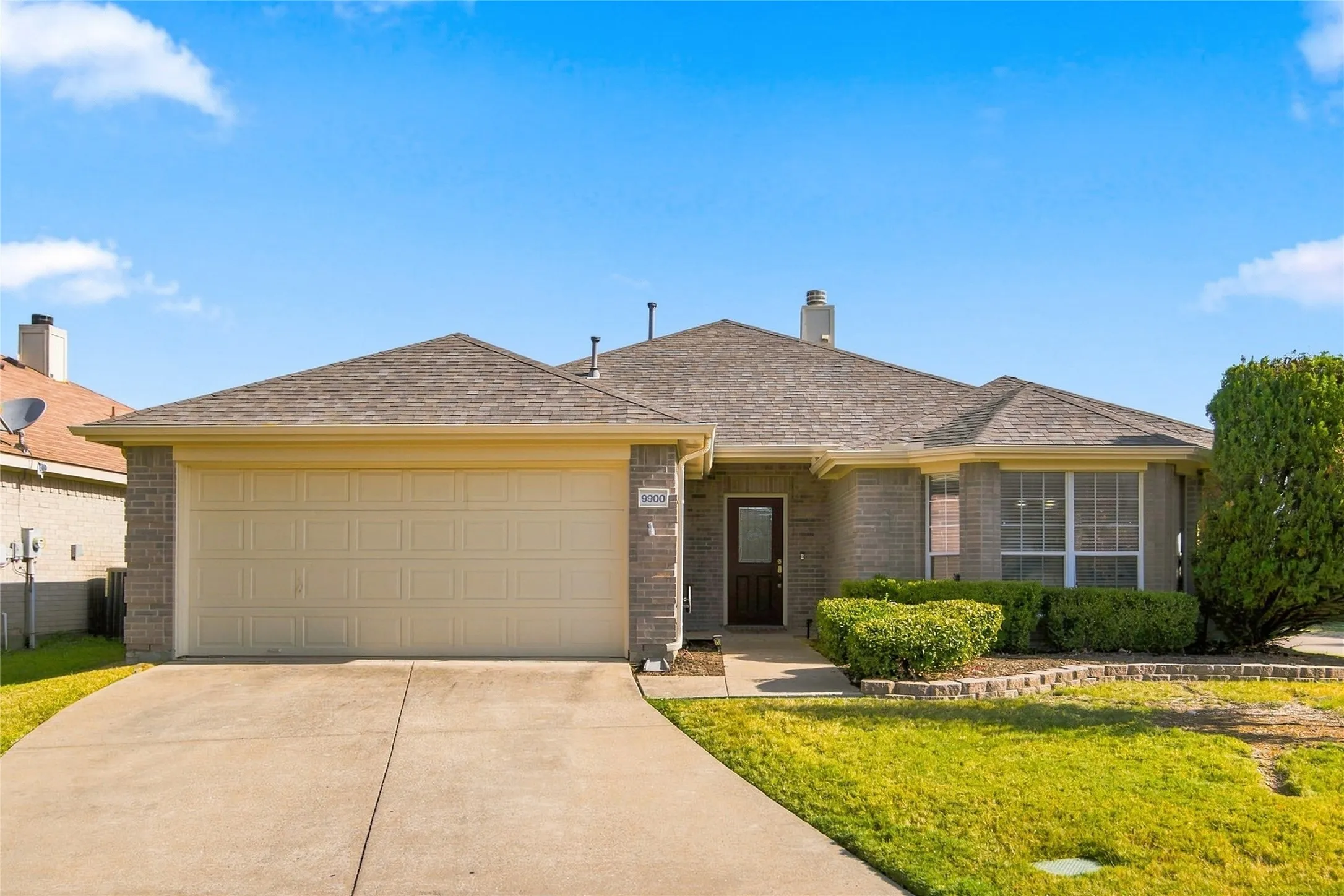 Single Family Residence For Sale in Collin County , 9900 Carter Drive, Mc Kinney, Texas 75072, 3 Bedroom, 2 Bathroom, 2 Garage spaces, 1,811 Sqft, built in 2003, mls#21356587, Real Estate Agent in Mc Kinney, Homes For Sale in Collin county, Homes For Sale in Mc Kinney, Realtor in Mc Kinney Texas, Real Estate Brokerage Independent Realty Texas, Luminita Cordes Realtor