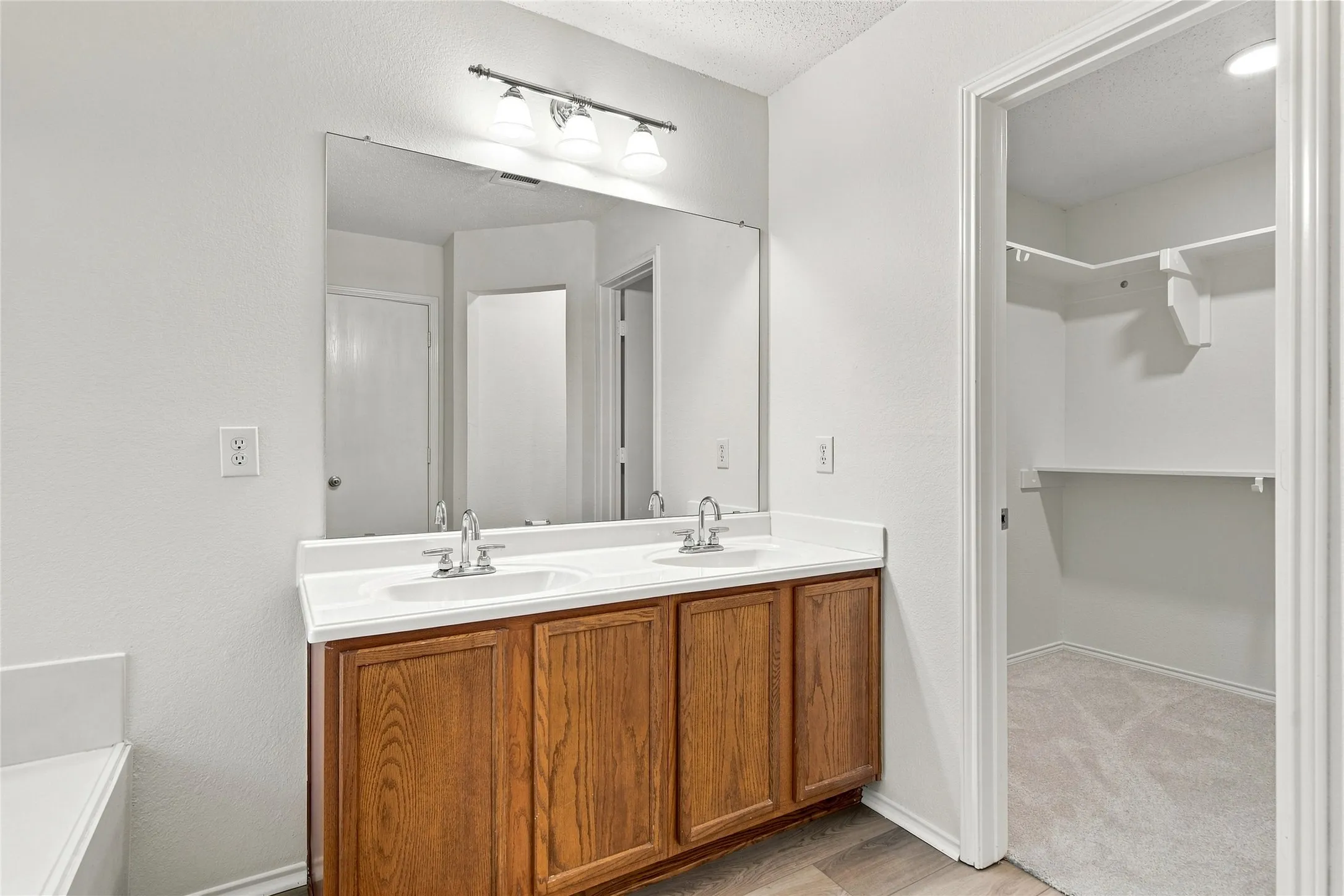 Single Family Residence For Sale in Collin County , 9900 Carter Drive, Mc Kinney, Texas 75072, 3 Bedroom, 2 Bathroom, 2 Garage spaces, 1,811 Sqft, built in 2003, mls#21356587, Real Estate Agent in Mc Kinney, Homes For Sale in Collin county, Homes For Sale in Mc Kinney, Realtor in Mc Kinney Texas, Real Estate Brokerage Independent Realty Texas, Luminita Cordes Realtor