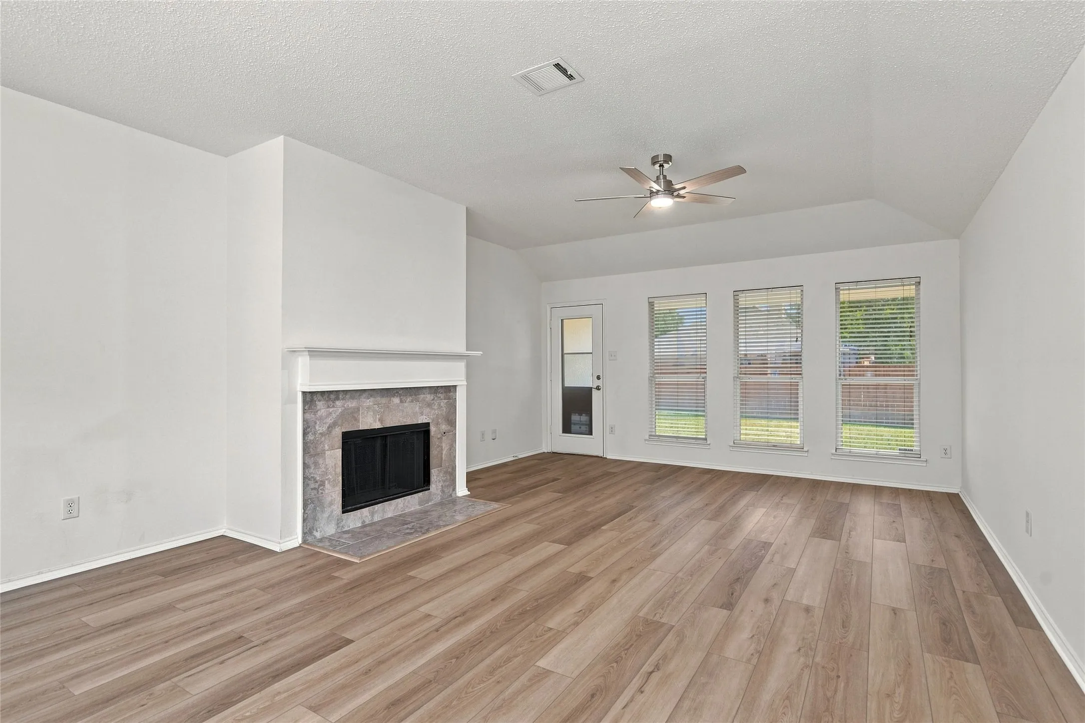 Single Family Residence For Sale in Collin County , 9900 Carter Drive, Mc Kinney, Texas 75072, 3 Bedroom, 2 Bathroom, 2 Garage spaces, 1,811 Sqft, built in 2003, mls#21356587, Real Estate Agent in Mc Kinney, Homes For Sale in Collin county, Homes For Sale in Mc Kinney, Realtor in Mc Kinney Texas, Real Estate Brokerage Independent Realty Texas, Luminita Cordes Realtor