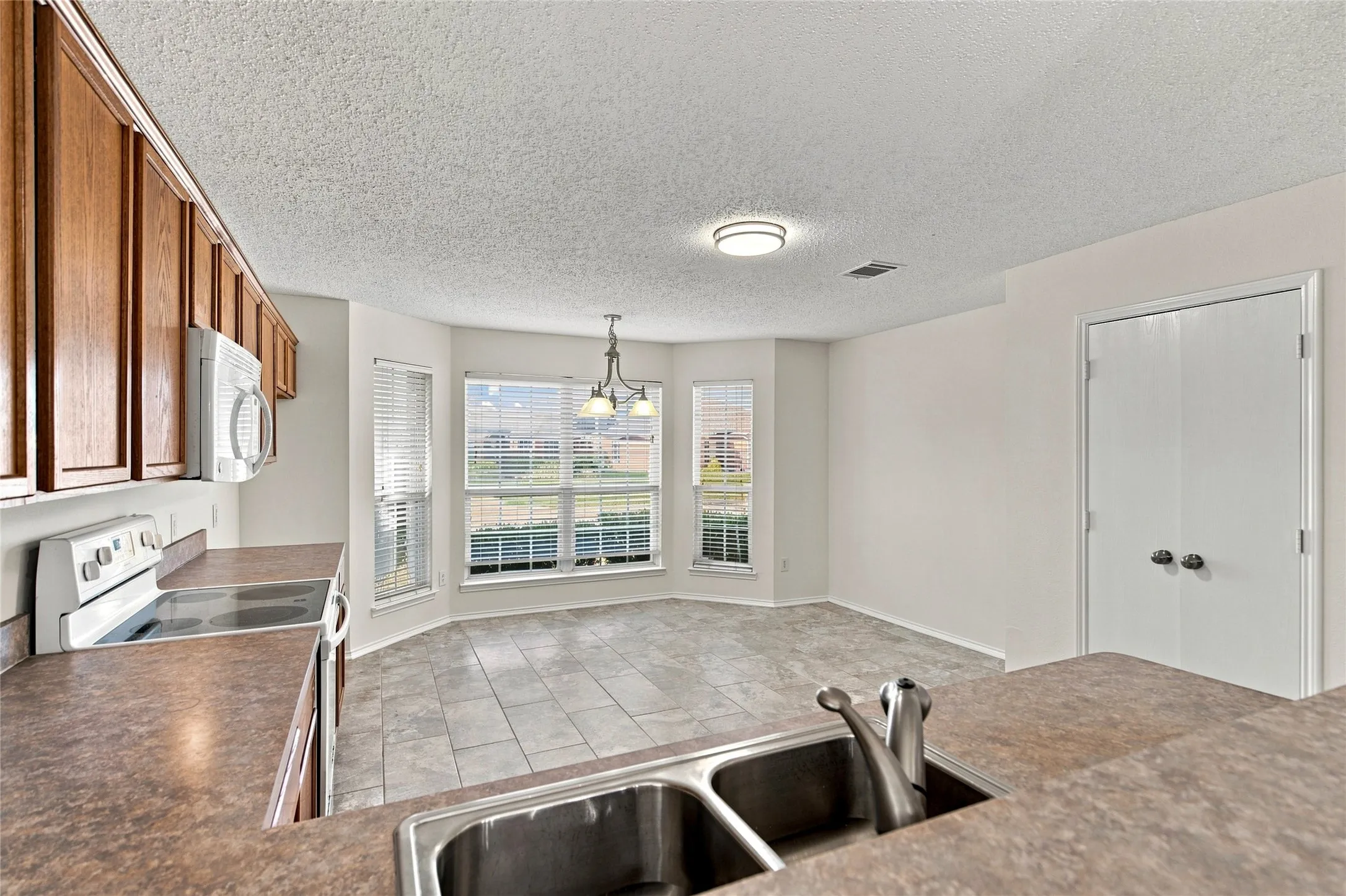 Single Family Residence For Sale in Collin County , 9900 Carter Drive, Mc Kinney, Texas 75072, 3 Bedroom, 2 Bathroom, 2 Garage spaces, 1,811 Sqft, built in 2003, mls#21356587, Real Estate Agent in Mc Kinney, Homes For Sale in Collin county, Homes For Sale in Mc Kinney, Realtor in Mc Kinney Texas, Real Estate Brokerage Independent Realty Texas, Luminita Cordes Realtor