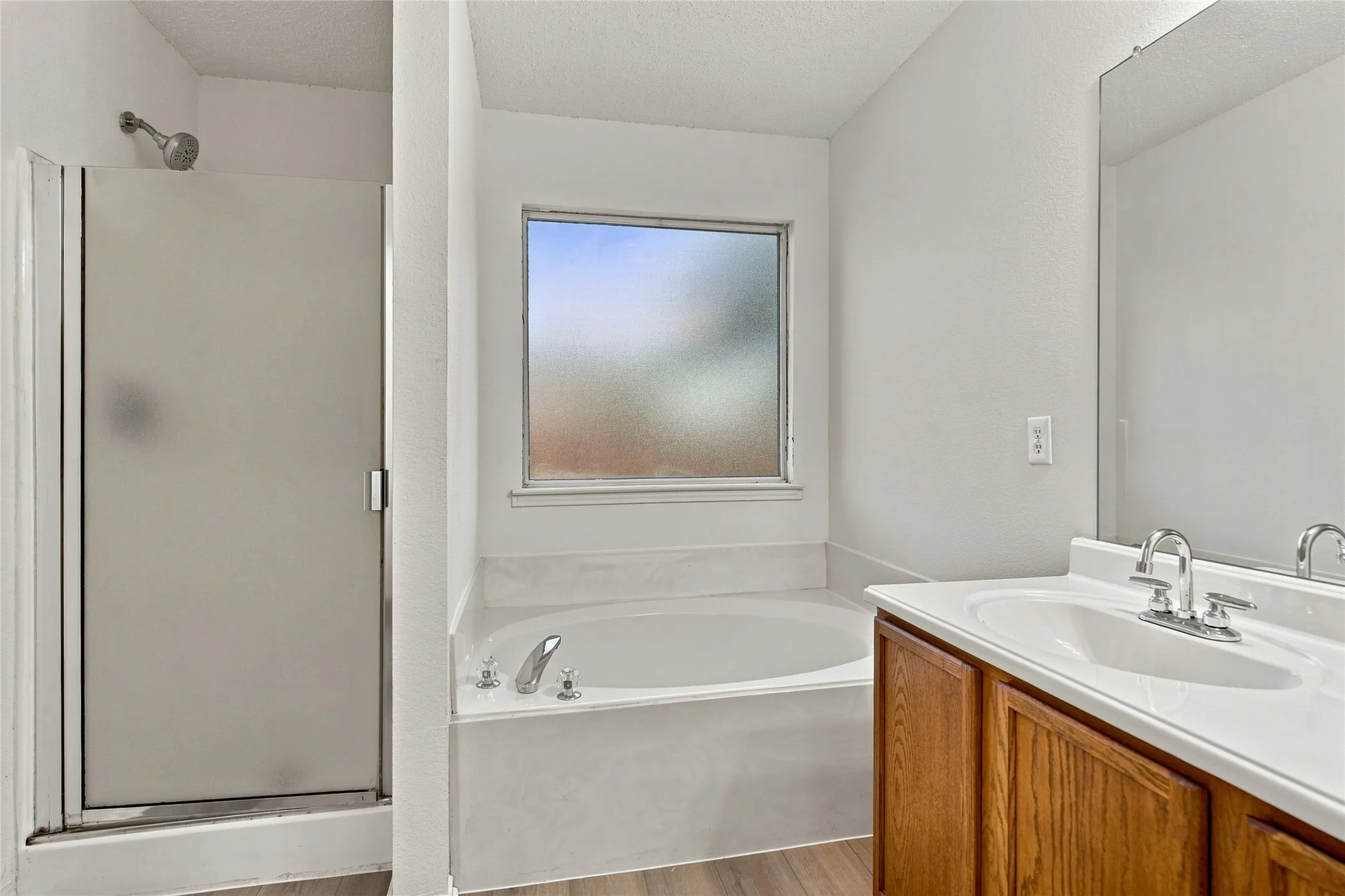 Single Family Residence For Sale in Collin County , 9900 Carter Drive, Mc Kinney, Texas 75072, 3 Bedroom, 2 Bathroom, 2 Garage spaces, 1,811 Sqft, built in 2003, mls#21356587, Real Estate Agent in Mc Kinney, Homes For Sale in Collin county, Homes For Sale in Mc Kinney, Realtor in Mc Kinney Texas, Real Estate Brokerage Independent Realty Texas, Luminita Cordes Realtor