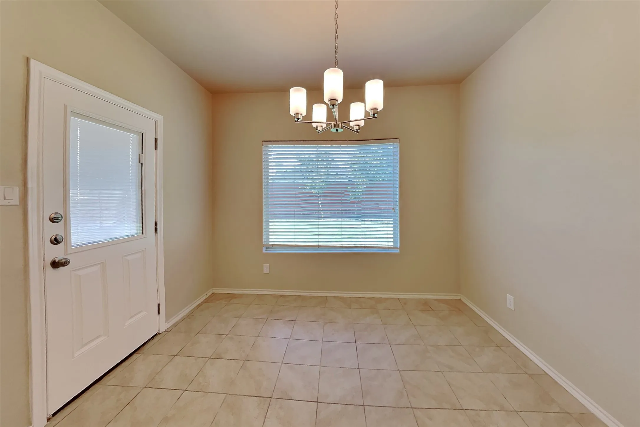 Single Family Residence For Rent in Tarrant County , 1716 Kachina Lodge Road, Fort Worth, Texas 76131, 3 Bedroom, 2 Bathroom, 2 Garage spaces, 1,590 Sqft, built in 2015, mls#21361030, Real Estate Agent in Fort Worth, Homes For Rent in Tarrant county, Homes For Rent in Fort Worth, Realtor in Fort Worth Texas, Real Estate Brokerage Independent Realty Texas, Luminita Cordes Realtor