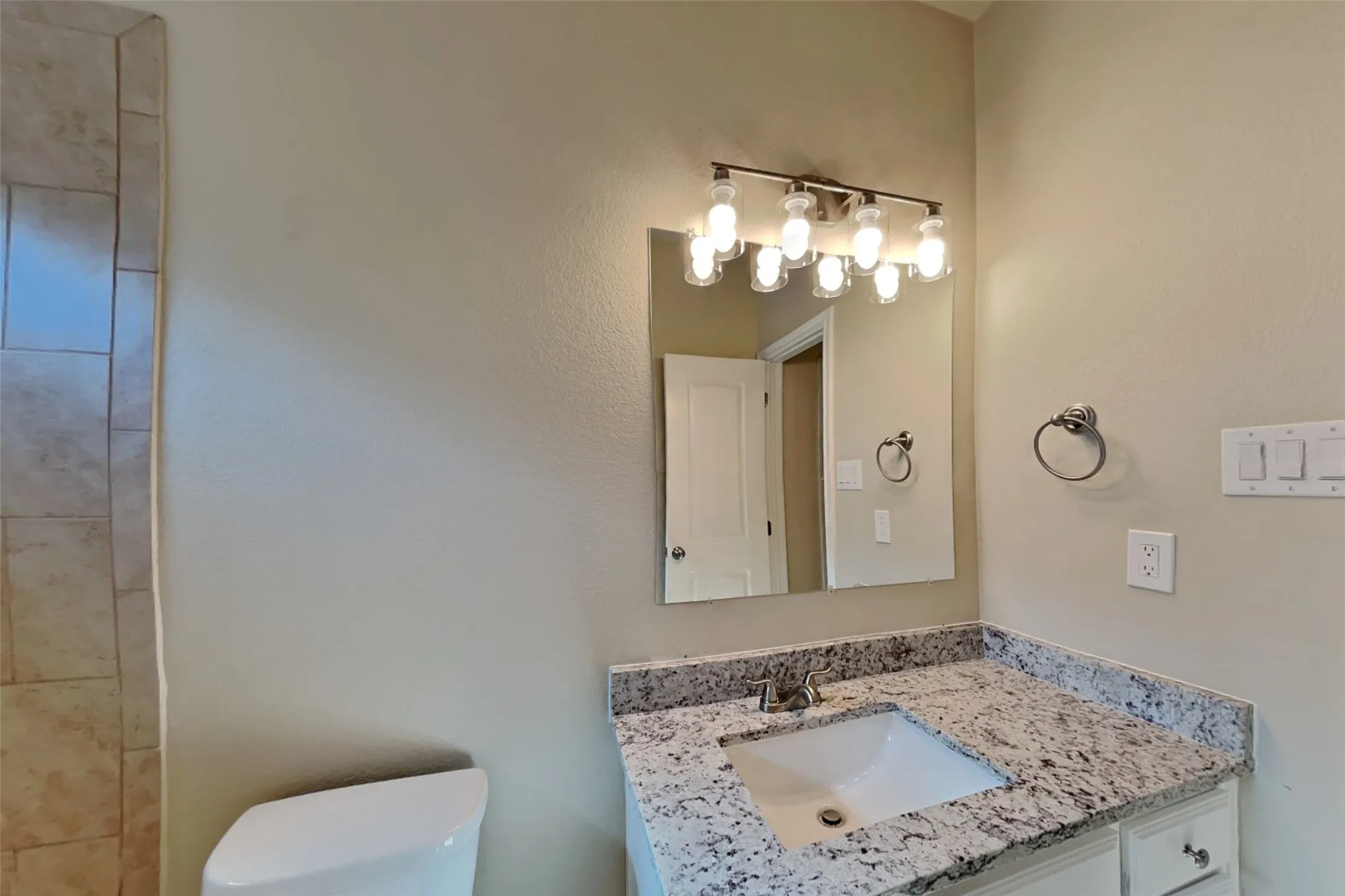 Single Family Residence For Rent in Tarrant County , 1716 Kachina Lodge Road, Fort Worth, Texas 76131, 3 Bedroom, 2 Bathroom, 2 Garage spaces, 1,590 Sqft, built in 2015, mls#21361030, Real Estate Agent in Fort Worth, Homes For Rent in Tarrant county, Homes For Rent in Fort Worth, Realtor in Fort Worth Texas, Real Estate Brokerage Independent Realty Texas, Luminita Cordes Realtor