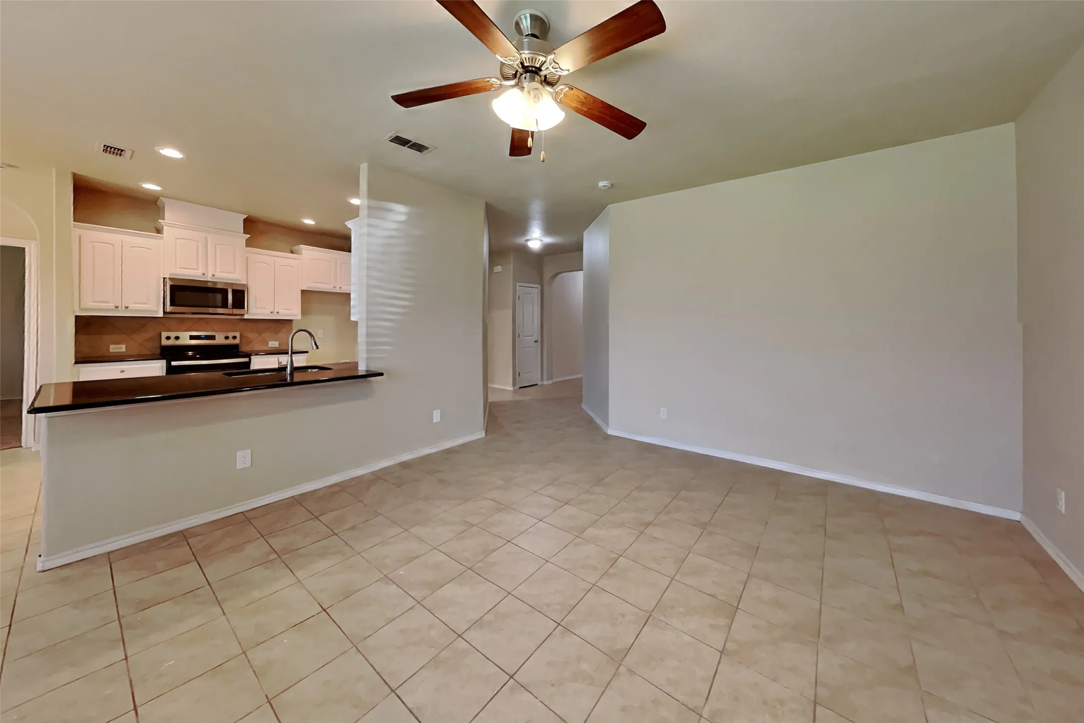 Single Family Residence For Rent in Tarrant County , 1716 Kachina Lodge Road, Fort Worth, Texas 76131, 3 Bedroom, 2 Bathroom, 2 Garage spaces, 1,590 Sqft, built in 2015, mls#21361030, Real Estate Agent in Fort Worth, Homes For Rent in Tarrant county, Homes For Rent in Fort Worth, Realtor in Fort Worth Texas, Real Estate Brokerage Independent Realty Texas, Luminita Cordes Realtor