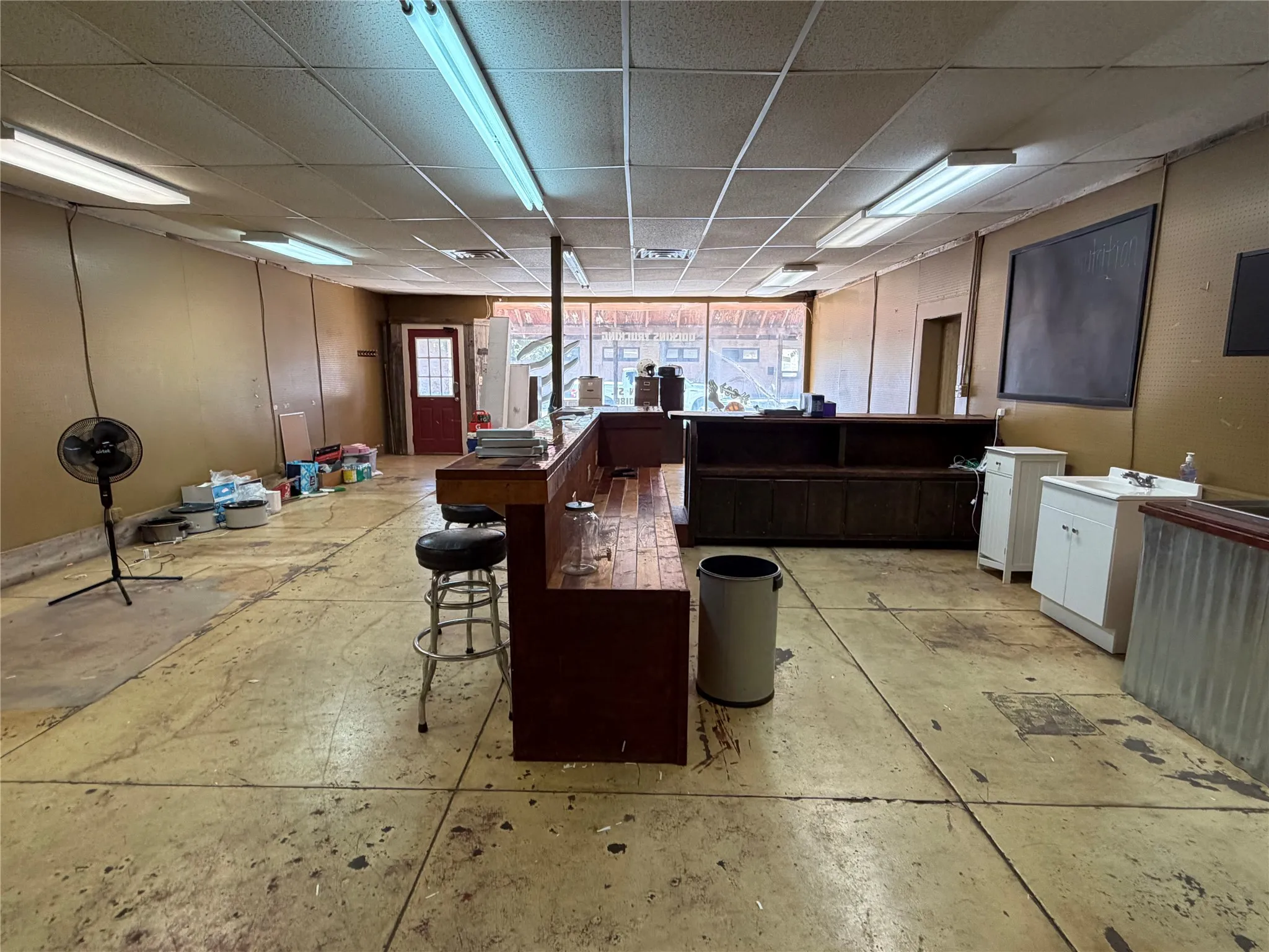 Retail For Sale in Baylor County , 412 N Main Street N, Seymour, Texas 76380, 0, 0, Garage spaces, 0 Sqft, built in 1920, Price $150,000, mls#21360886, Real Estate Agent in Seymour, Homes For Sale in Baylor county, Homes For Sale in Seymour, Realtor in Seymour Texas, Real Estate Brokerage Independent Realty Texas, Luminita Cordes Realtor