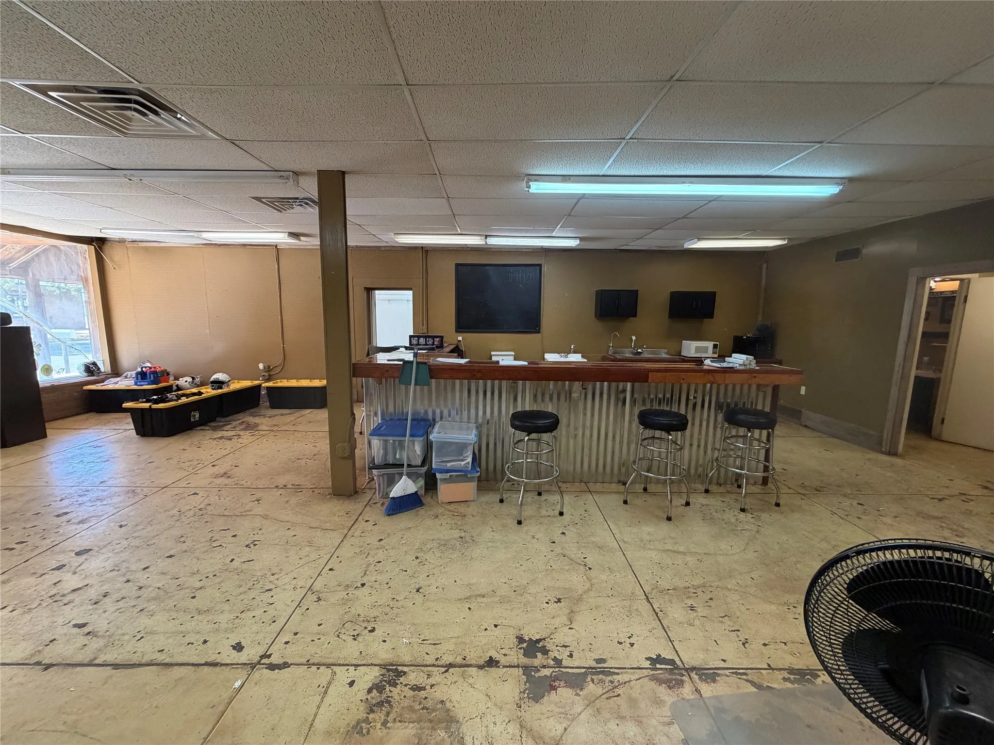 Retail For Sale in Baylor County , 412 N Main Street N, Seymour, Texas 76380, 0, 0, Garage spaces, 0 Sqft, built in 1920, Price $150,000, mls#21360886, Real Estate Agent in Seymour, Homes For Sale in Baylor county, Homes For Sale in Seymour, Realtor in Seymour Texas, Real Estate Brokerage Independent Realty Texas, Luminita Cordes Realtor