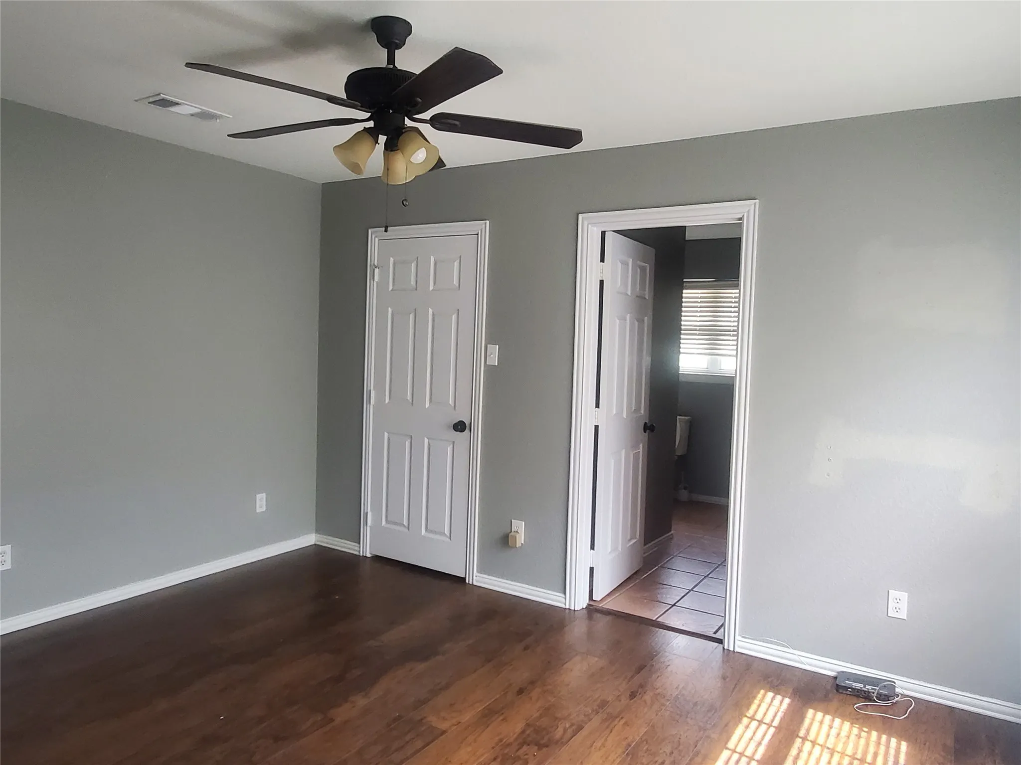 Single Family Residence For Rent in Dallas County , 3607 Hamburg Court, Dallas, Texas 75215, 3 Bedroom, 3 Bathroom, 2 Garage spaces, 1,333 Sqft, built in 2004, mls#21348044, Real Estate Agent in Dallas, Homes For Rent in Dallas county, Homes For Rent in Dallas, Realtor in Dallas Texas, Real Estate Brokerage Independent Realty Texas, Luminita Cordes Realtor