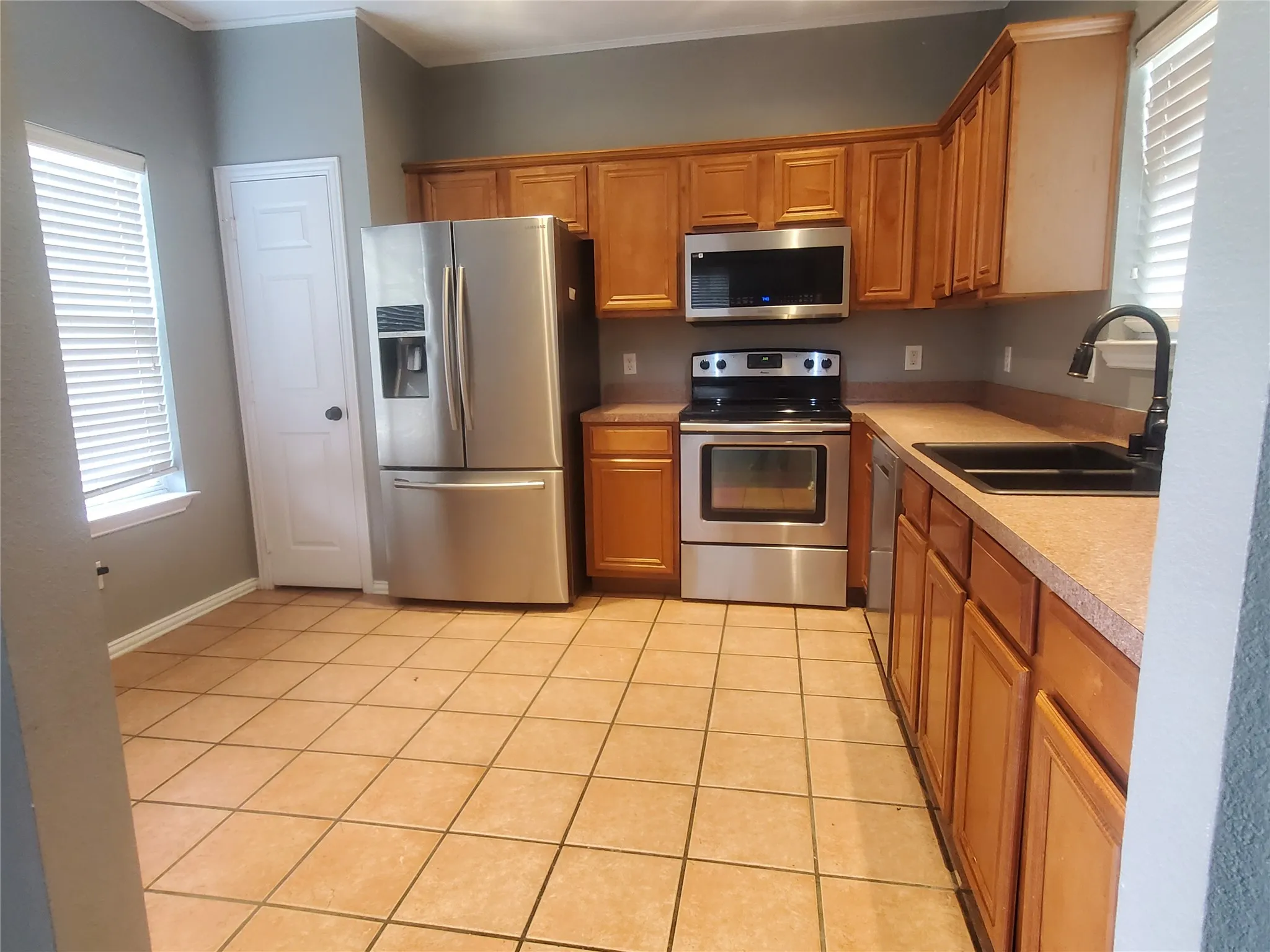 Single Family Residence For Rent in Dallas County , 3607 Hamburg Court, Dallas, Texas 75215, 3 Bedroom, 3 Bathroom, 2 Garage spaces, 1,333 Sqft, built in 2004, mls#21348044, Real Estate Agent in Dallas, Homes For Rent in Dallas county, Homes For Rent in Dallas, Realtor in Dallas Texas, Real Estate Brokerage Independent Realty Texas, Luminita Cordes Realtor