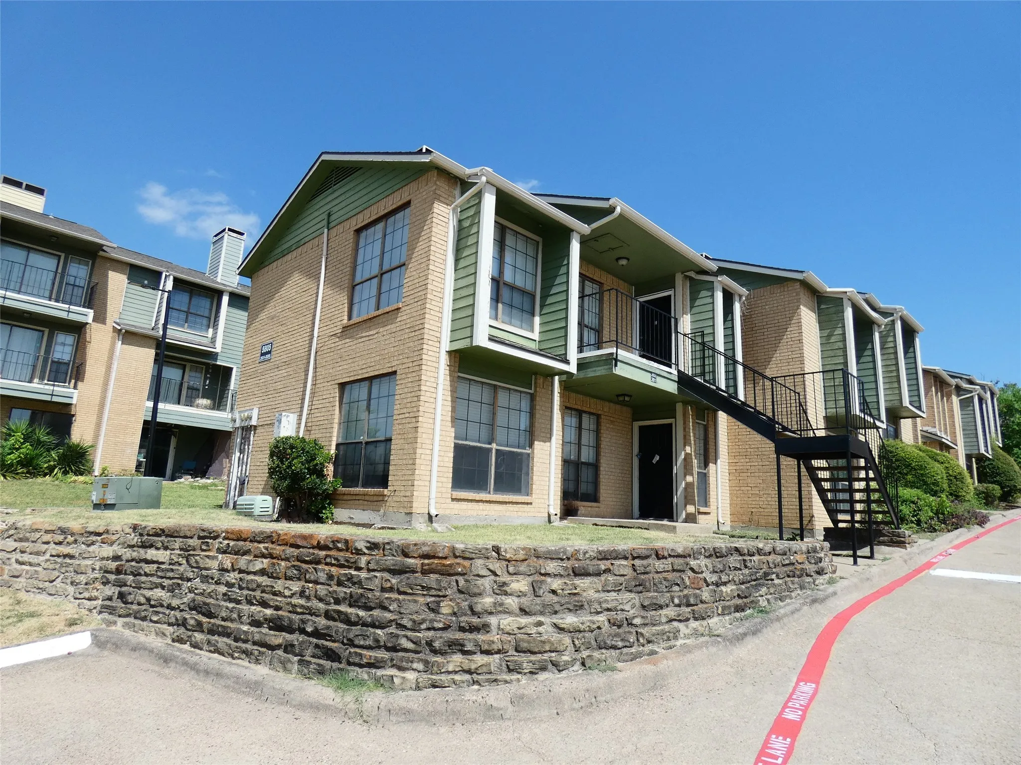 Condominium For Rent in Dallas County , 5805 Lake Hubbard Parkway 202, Garland, Texas 75043, 2 Bedroom, 2 Bathroom, Garage spaces, 1,012 Sqft, built in 1983, mls#21361010, Real Estate Agent in Garland, Homes For Rent in Dallas county, Homes For Rent in Garland, Realtor in Garland Texas, Real Estate Brokerage Independent Realty Texas, Luminita Cordes Realtor