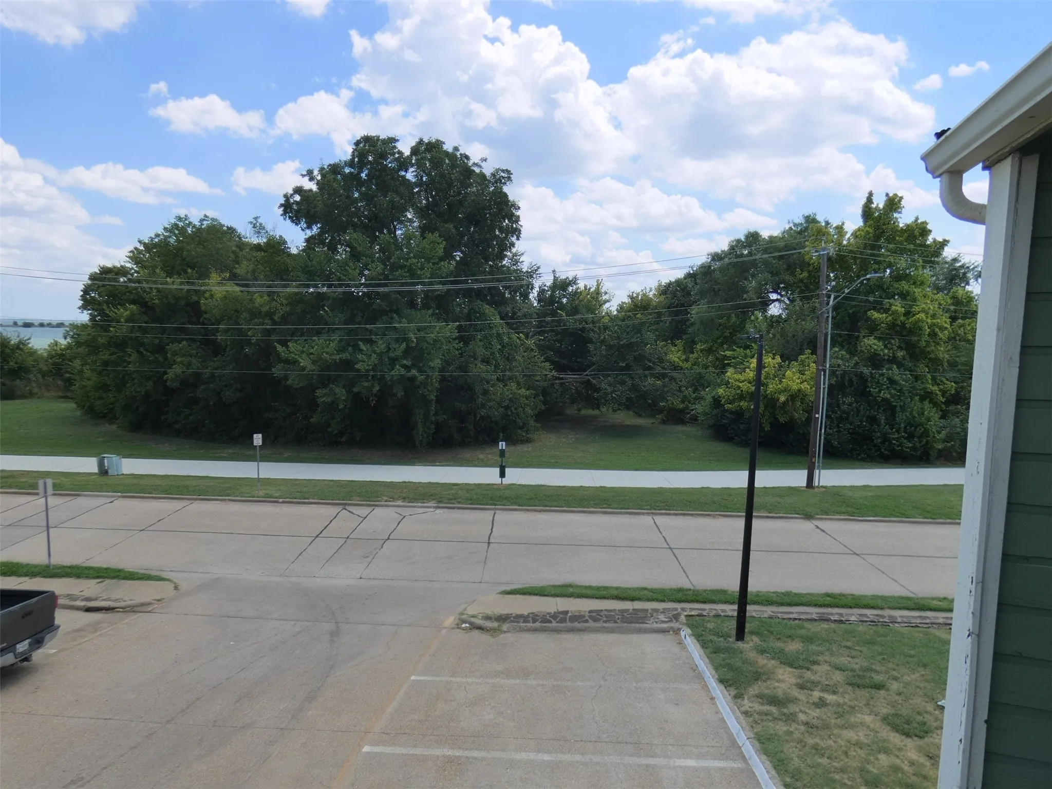 Condominium For Rent in Dallas County , 5805 Lake Hubbard Parkway 202, Garland, Texas 75043, 2 Bedroom, 2 Bathroom, Garage spaces, 1,012 Sqft, built in 1983, mls#21361010, Real Estate Agent in Garland, Homes For Rent in Dallas county, Homes For Rent in Garland, Realtor in Garland Texas, Real Estate Brokerage Independent Realty Texas, Luminita Cordes Realtor