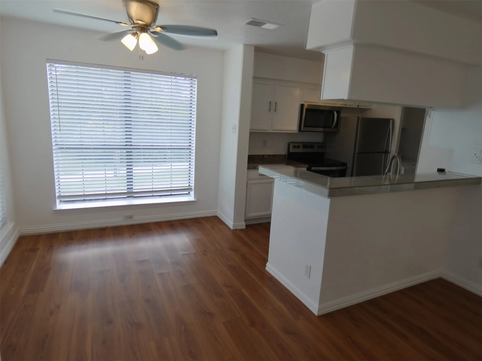 Condominium For Rent in Dallas County , 5805 Lake Hubbard Parkway 202, Garland, Texas 75043, 2 Bedroom, 2 Bathroom, Garage spaces, 1,012 Sqft, built in 1983, mls#21361010, Real Estate Agent in Garland, Homes For Rent in Dallas county, Homes For Rent in Garland, Realtor in Garland Texas, Real Estate Brokerage Independent Realty Texas, Luminita Cordes Realtor