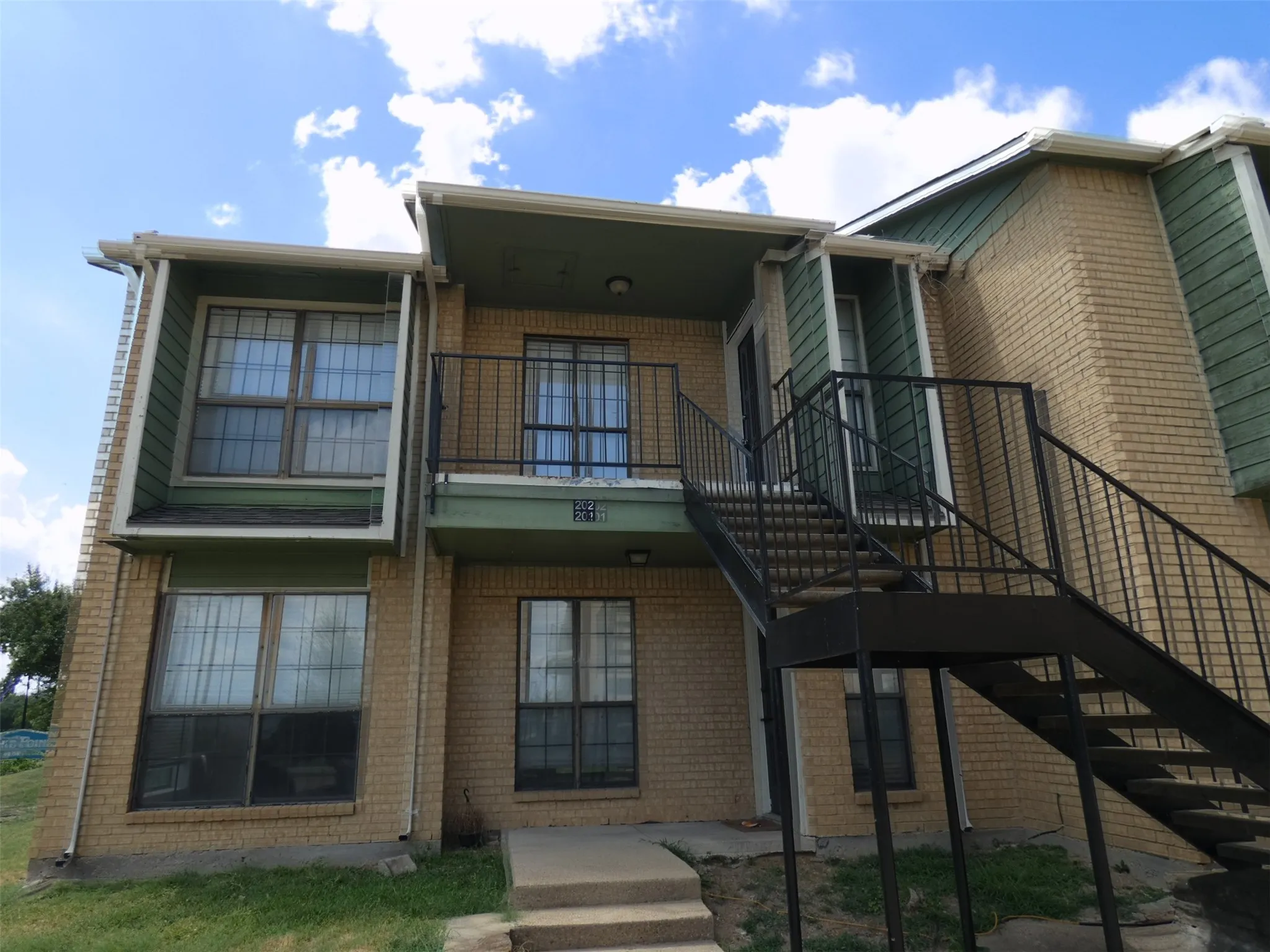 Condominium For Rent in Dallas County , 5805 Lake Hubbard Parkway 202, Garland, Texas 75043, 2 Bedroom, 2 Bathroom, Garage spaces, 1,012 Sqft, built in 1983, mls#21361010, Real Estate Agent in Garland, Homes For Rent in Dallas county, Homes For Rent in Garland, Realtor in Garland Texas, Real Estate Brokerage Independent Realty Texas, Luminita Cordes Realtor